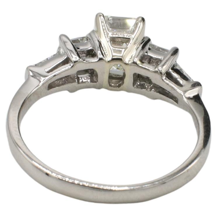 Taille émeraude Bague de fiançailles en platine certifiée GIA 1,01 J VS2 Diamant naturel taille émeraude