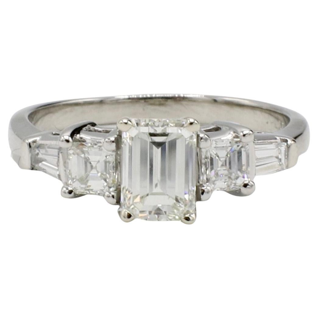 Bague de fiançailles en platine certifiée GIA 1,01 J VS2 Diamant naturel taille émeraude