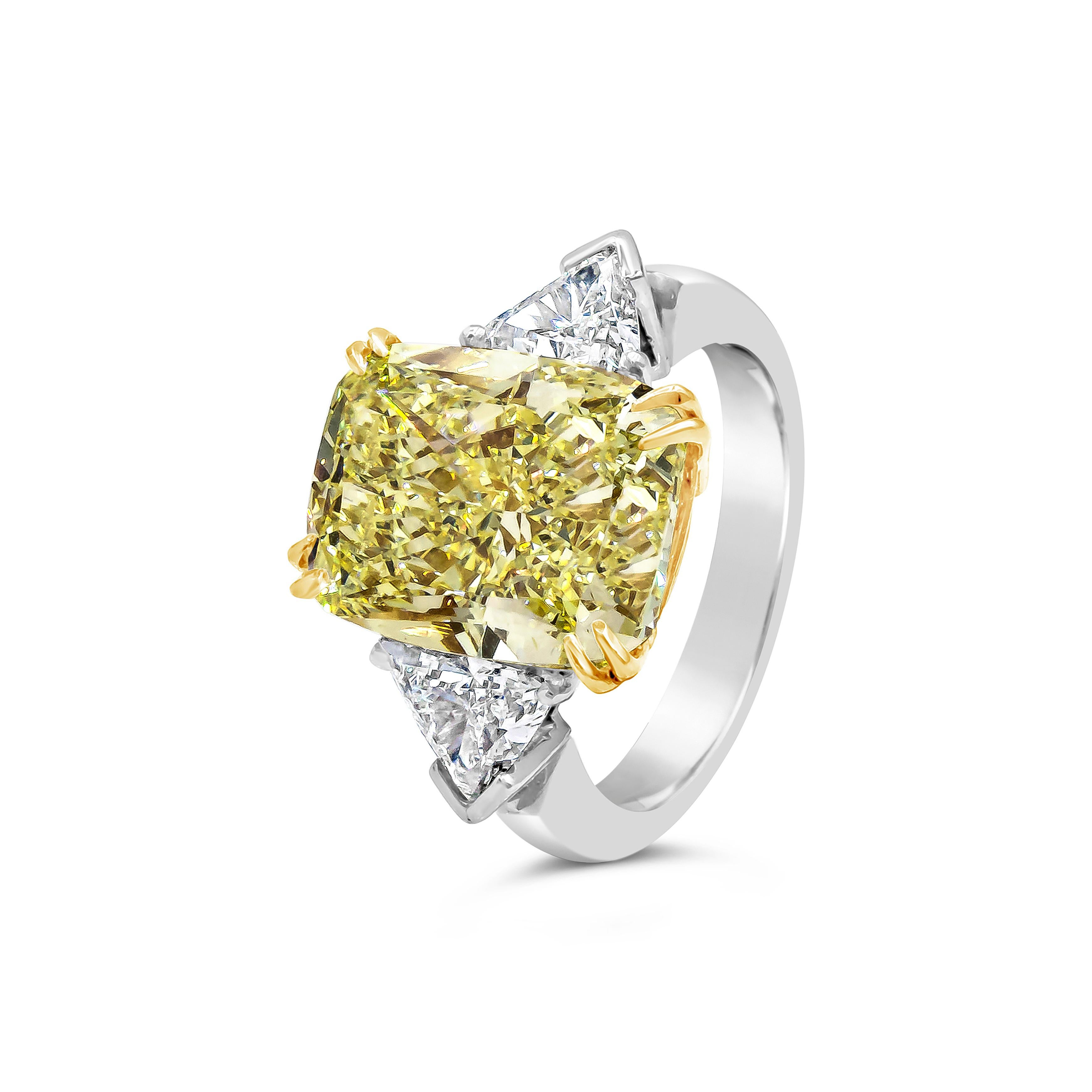 Verlobungsring mit drei Steinen, GIA-zertifizierter 10,11 Karat gelber Fancy-Diamant (Zeitgenössisch) im Angebot