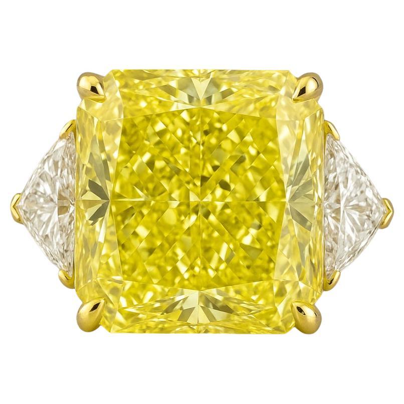 GIA Certified 10.12 Carat Fancy Yellow Diamond Ring in 18K Yellow Gold with Whit im Angebot