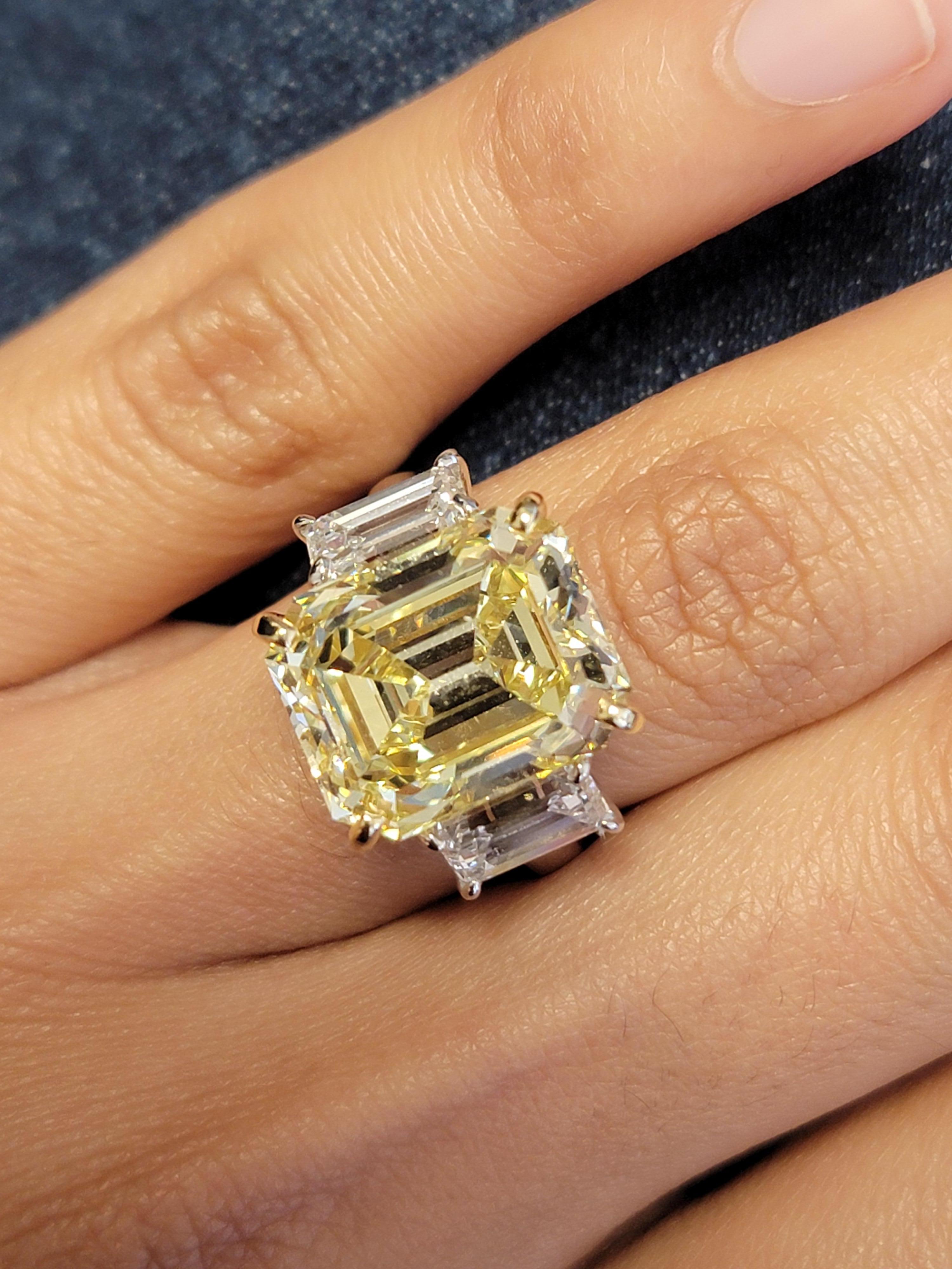 Issac Nussbaum 10.14 Carat Fancy Intense Yellow Emerald Diamond Ring In New Condition For Sale In New York, NY