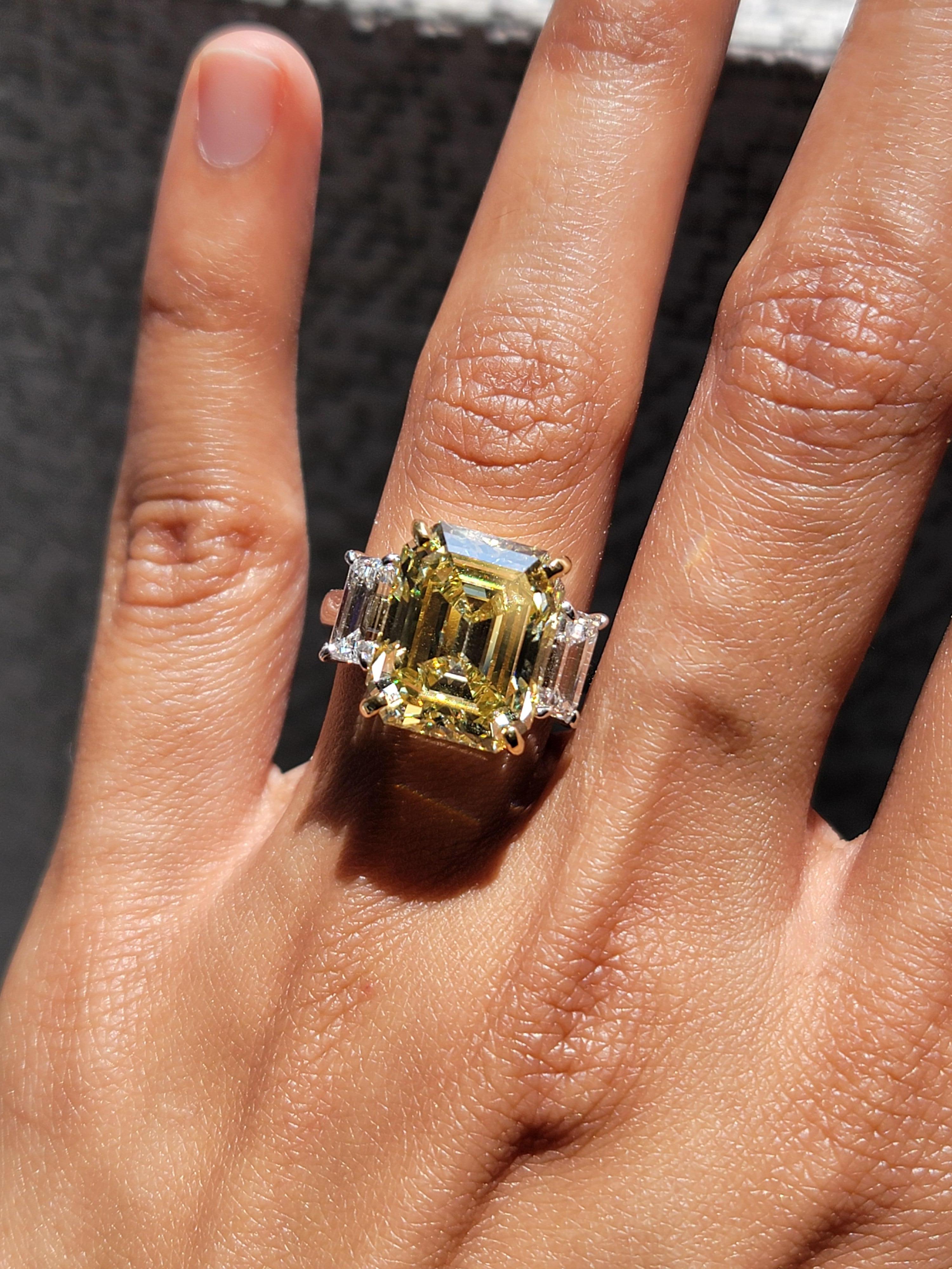 Women's Issac Nussbaum 10.14 Carat Fancy Intense Yellow Emerald Diamond Ring For Sale