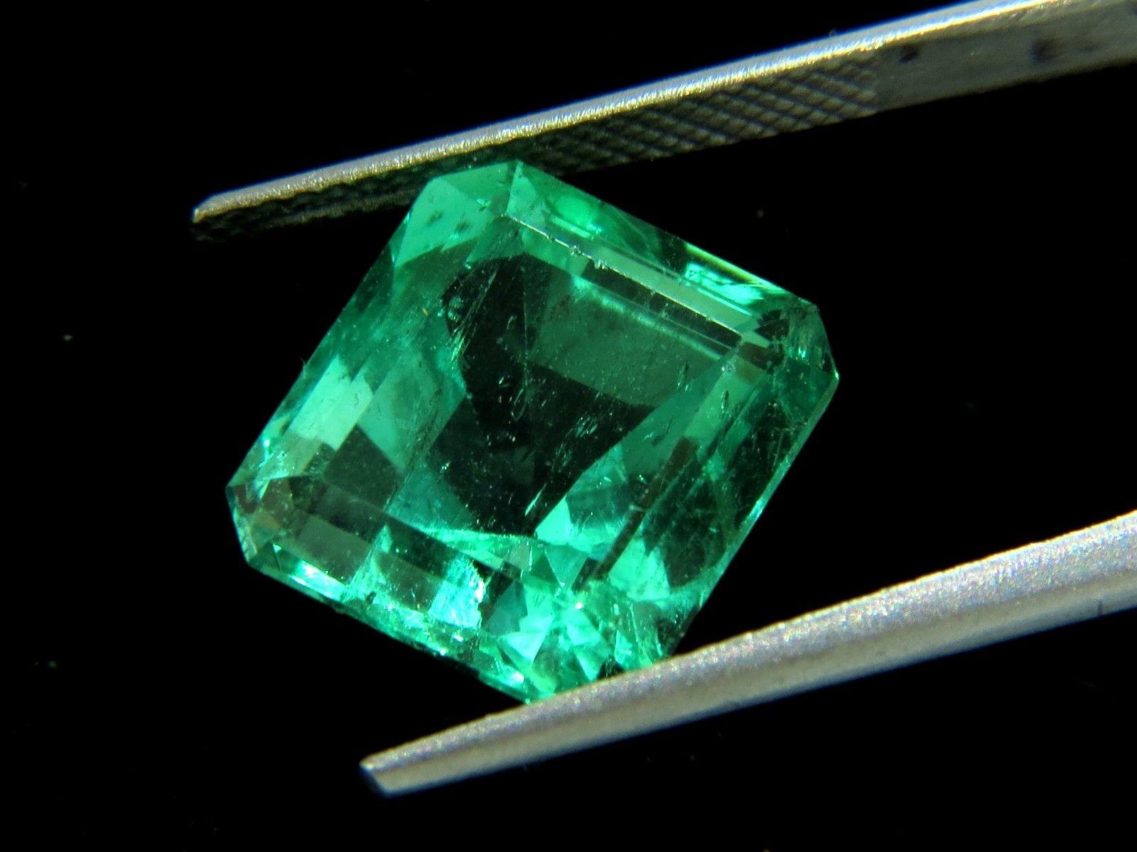 vivid green emerald