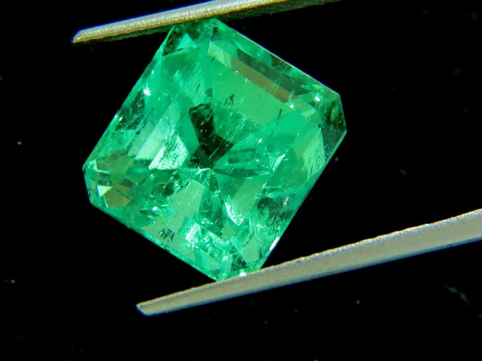 GIA Certified 10.16CT Natural Colombian Green Emerald Square Cut Collector Vivid For Sale 1