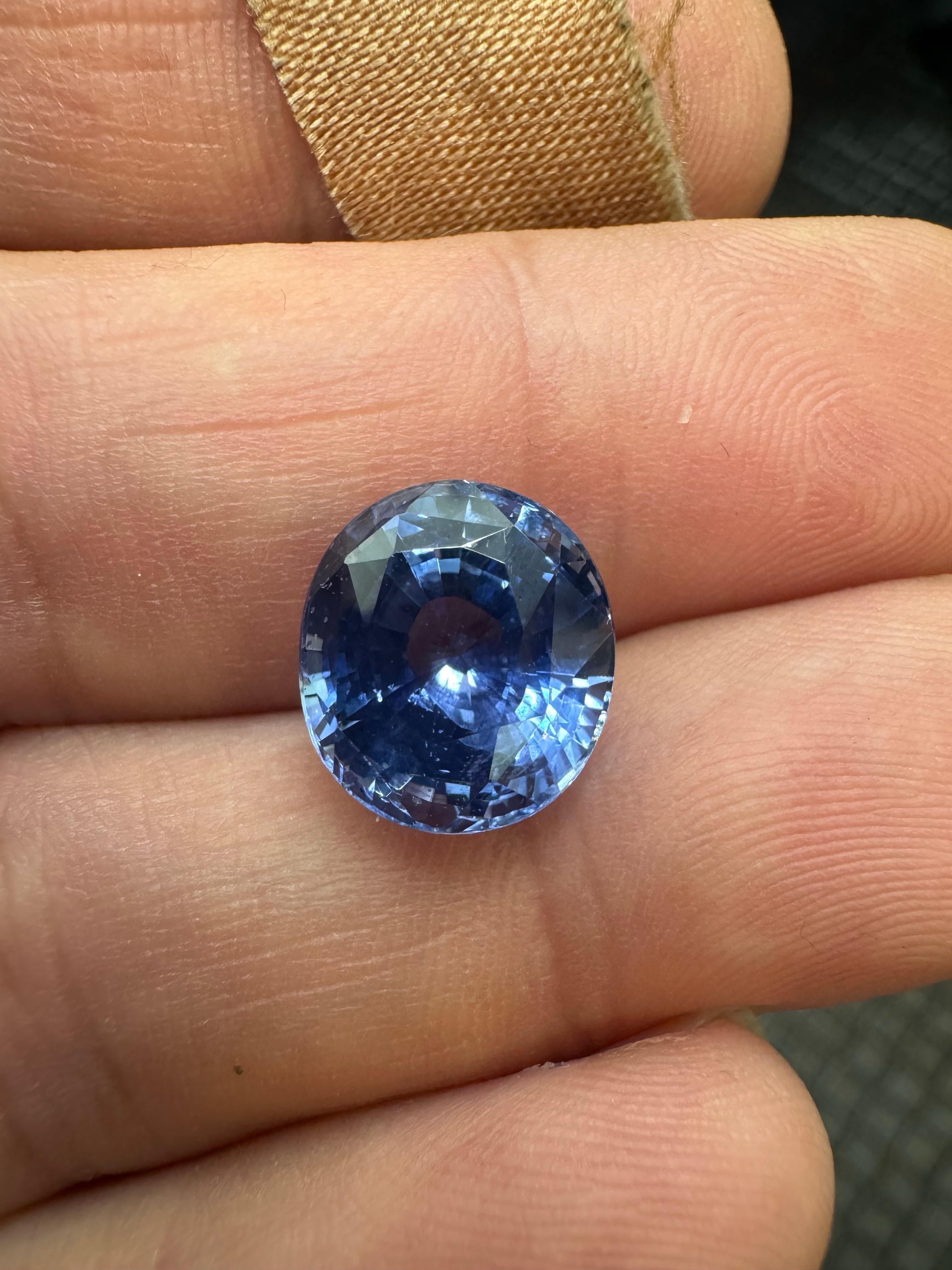 GIA Certified 10.19 Carat Oval No Heat Cornflower Blue Sapphire in vendita 1