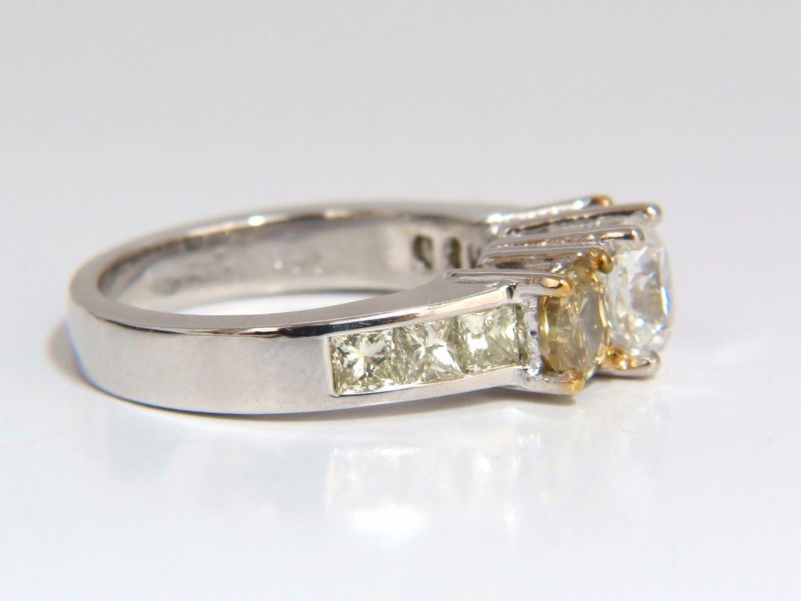 GIA-zertifizierter 1,01 Karat Diamant im Kissenschliff & 1,02 Karat ausgefallener Gelbgold Ring 14k G/vvs2 im Zustand „Neu“ im Angebot in New York, NY