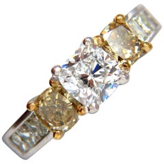 Bague 14 carats G/vvs2 certifiée par le GIA, diamant taille coussin de 1,01 carat et jaune fantaisie de 1,02 carat