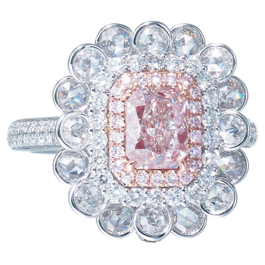 Certifié GIA, 1.01ct Radiant Light Pinkish Brown Radiant cut Solitaire 18KT  en vente