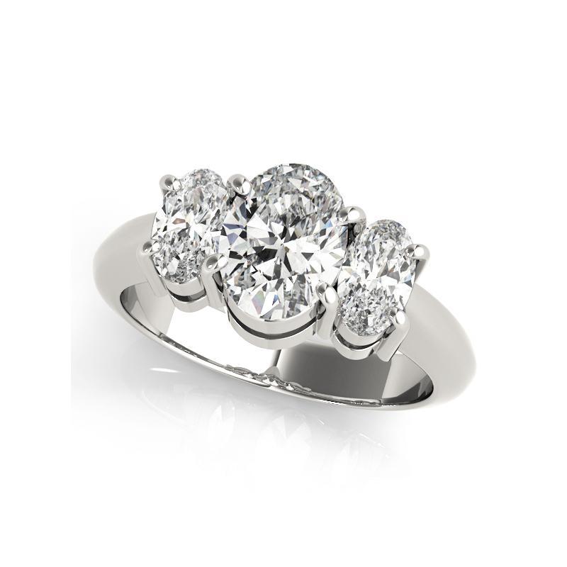 Taglio ovale Anello con diamante ovale classico a tre pietre in oro bianco 18 carati certificato GIA da 1,02 carati in vendita