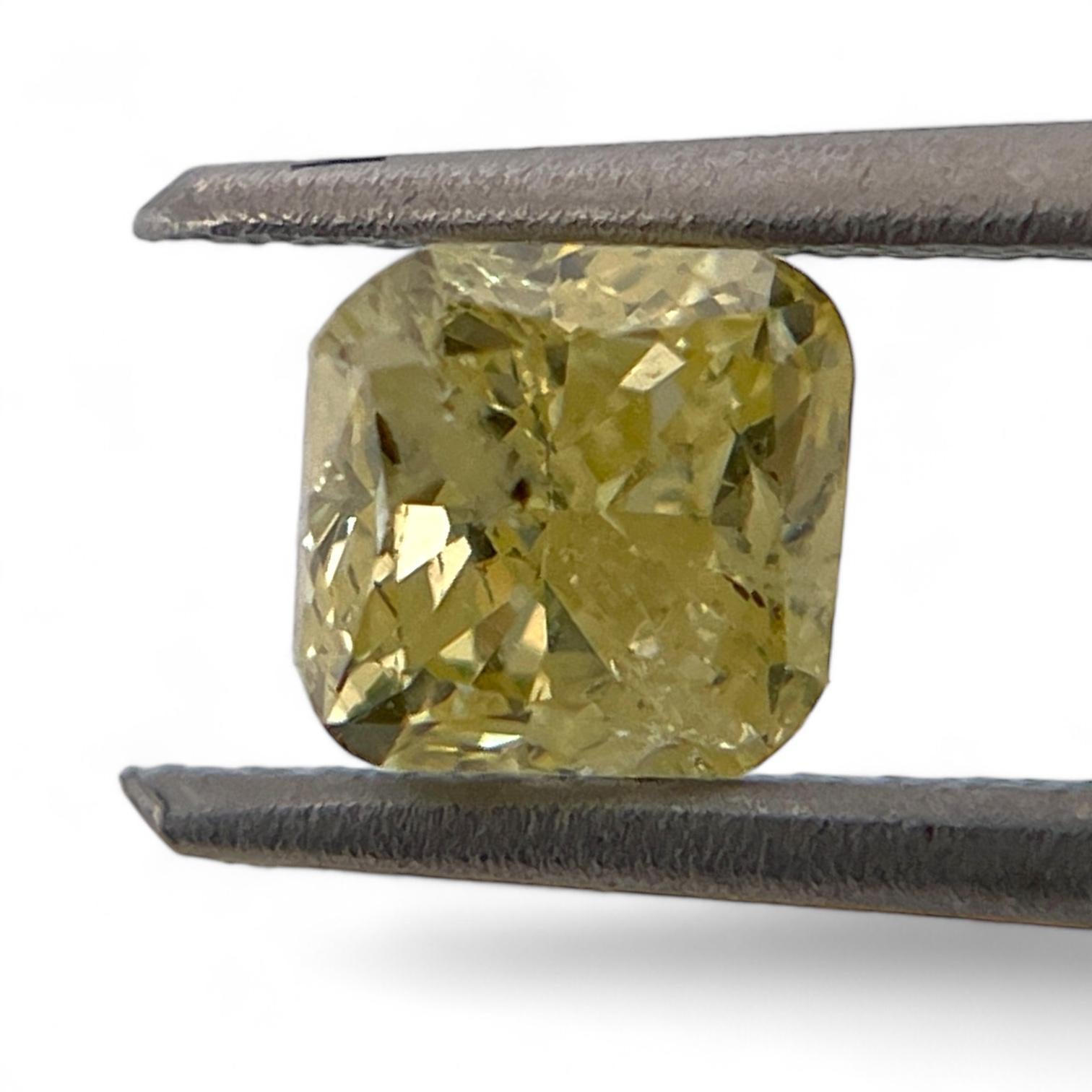 Moderne Diamant naturel jaune intense de 1,02 carat certifié par le GIA en vente