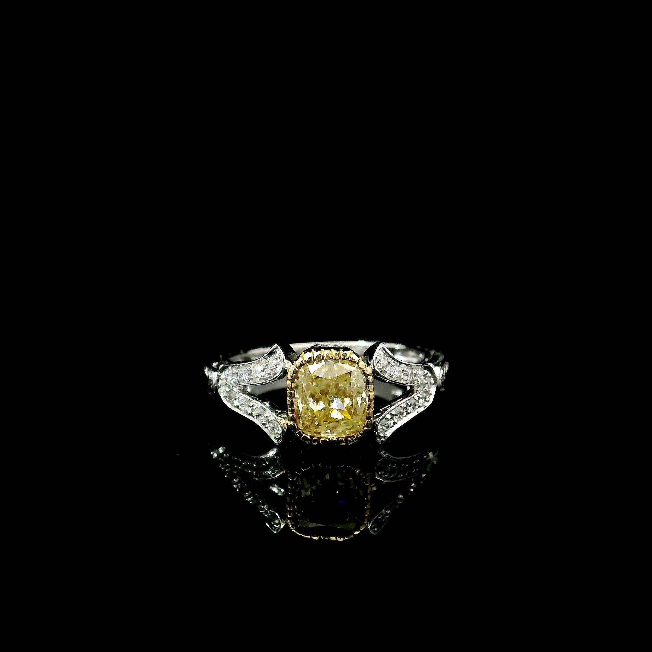 Bague en diamant jaune clair de 1,02 carat de pureté I1 certifiée par le GIA Neuf - En vente à บางรัก, TH