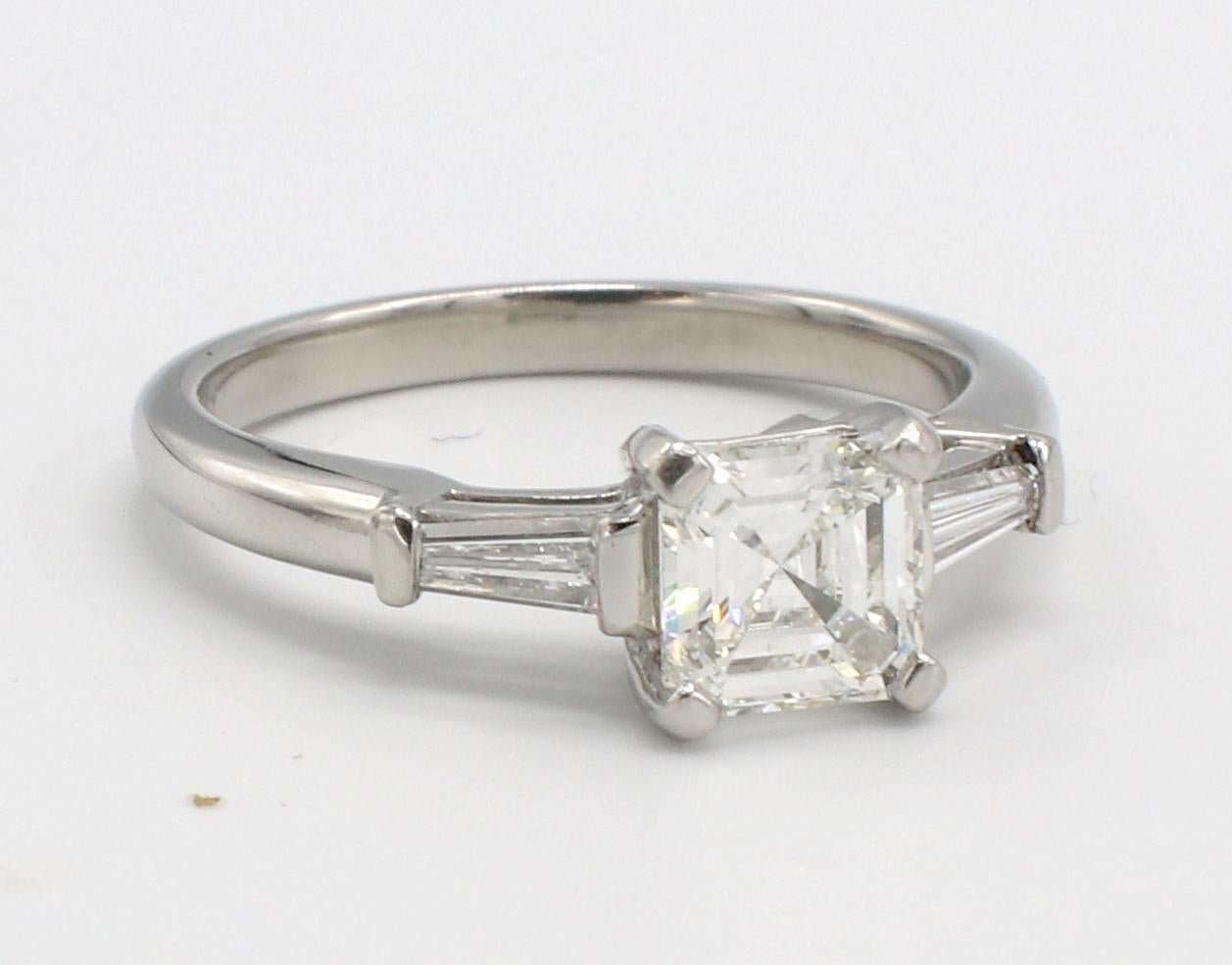 Moderne Bague de fiançailles en platine Asscher avec diamant naturel de 1,02 carat certifié GIA, G VVS1 en vente