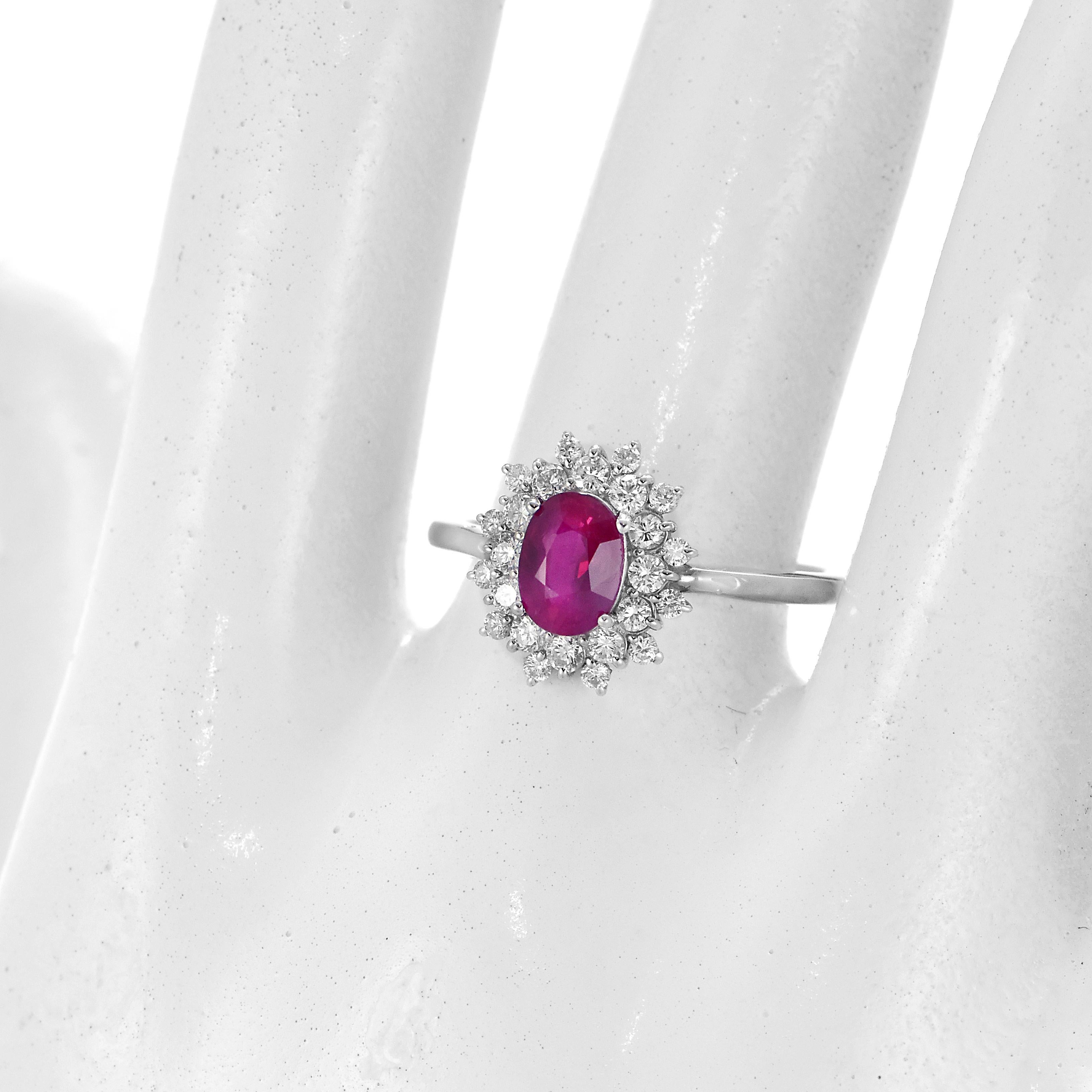 GIA Certified 1.02 Carat Pigeon's Blood Red Burmese Ruby Ring Made in Platinum In New Condition For Sale In Tokyo, JP