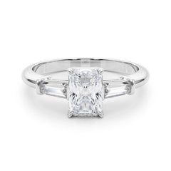 Bague à trois pierres en platine avec diamant radiant et baguette certifié GIA de 1,02 carat