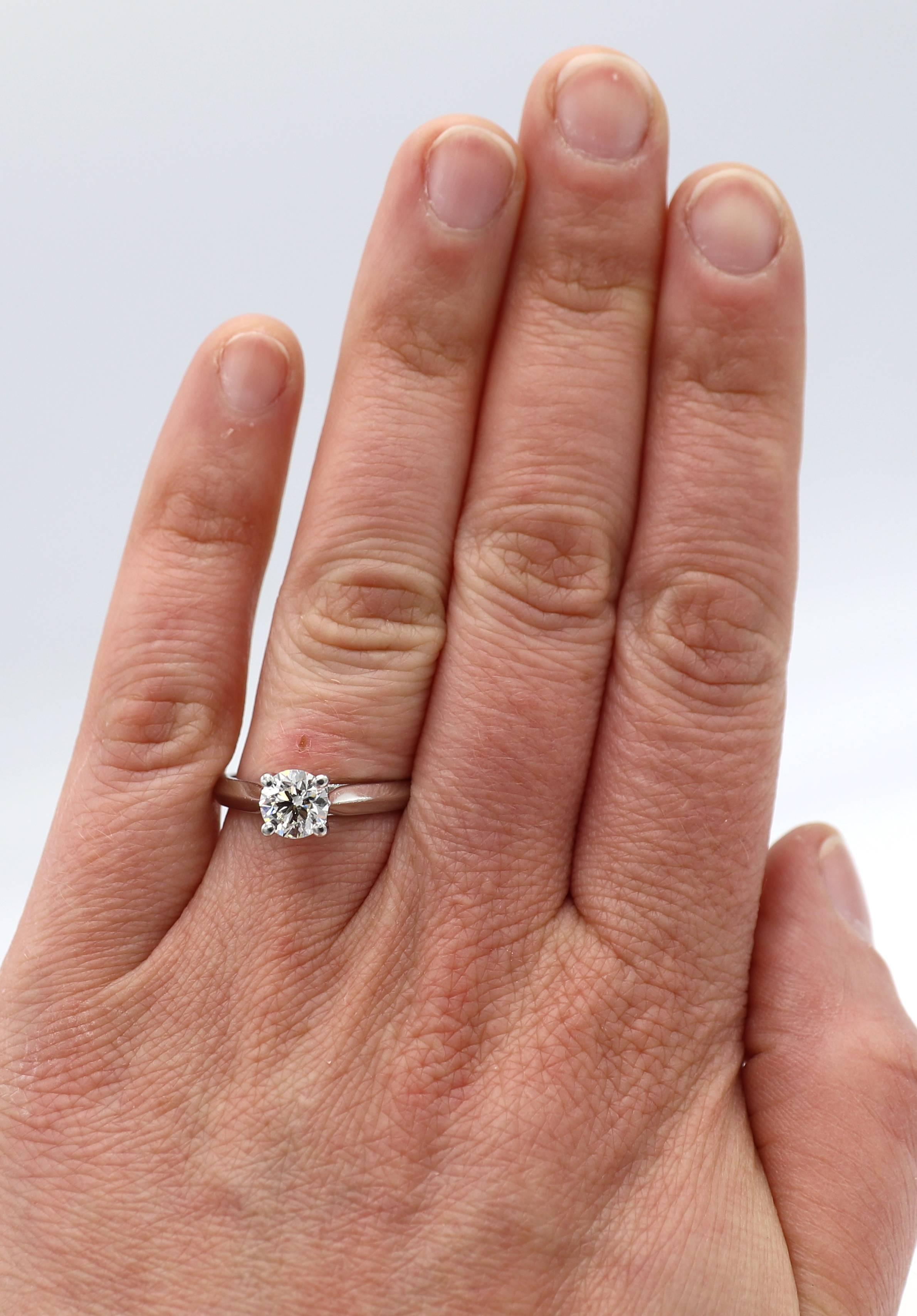 Bague de fiançailles solitaire en platine avec diamant rond de 1,02 carat certifié par le GIA  Excellent état - En vente à  Baltimore, MD