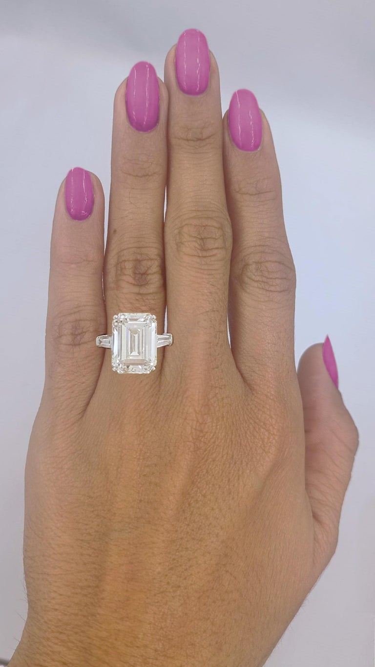Modern INTERNALLY FLAWLESS GIA Certified 8 Carat Emerald Cut Platinum Ring For Sale