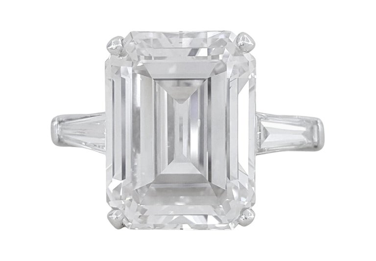 INTERNALLY FLAWLESS GIA Certified 8 Carat Emerald Cut Platinum Ring In New Condition For Sale In Rome, IT