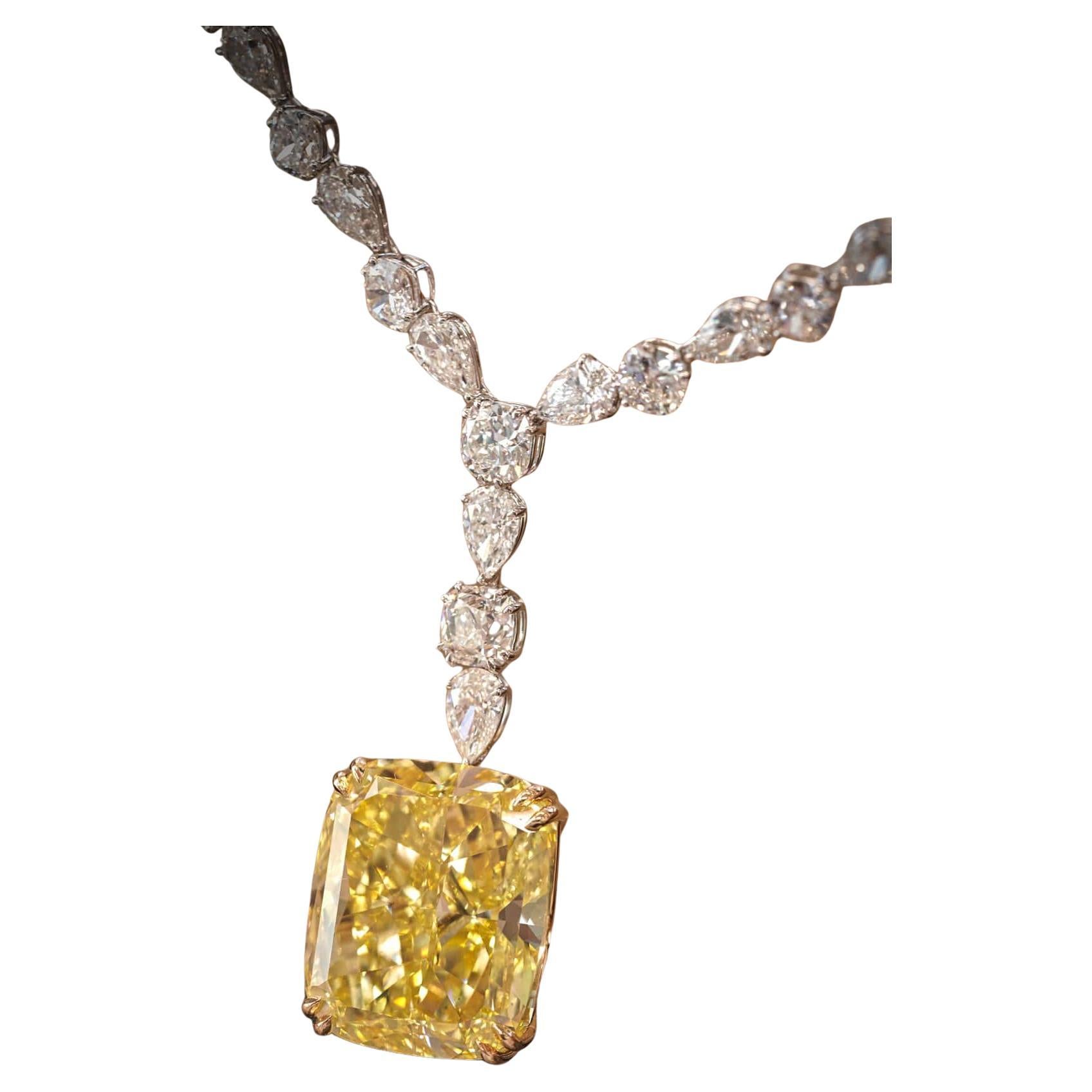 GIA Certificado 10,27 quilates Fancy Amarillo Cushion Collar Colgante Flawless Clarity Contemporáneo en venta
