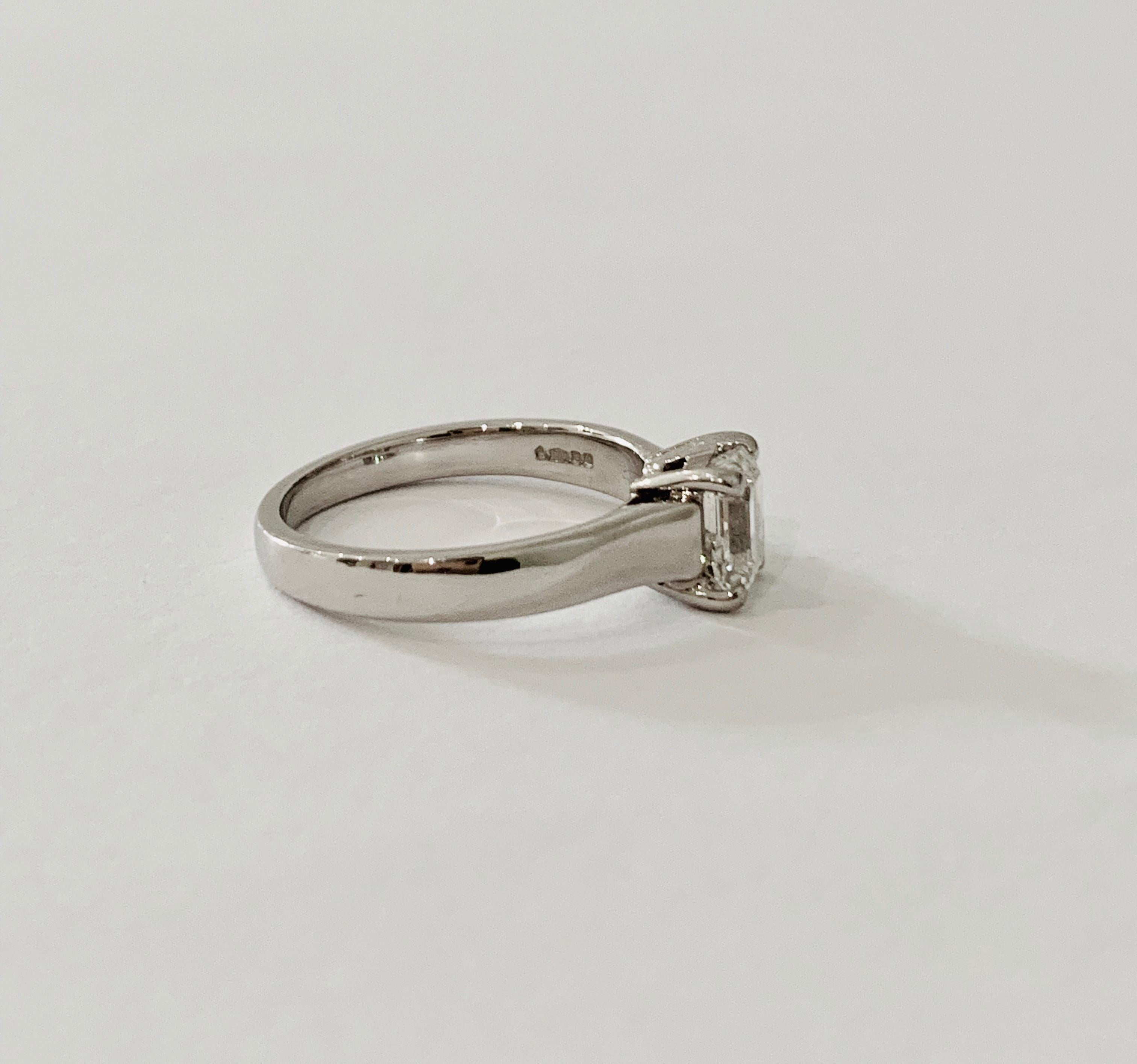GIA Certified 1.02 Carat Emerald Cut Diamond Platinum Ring For Sale 1