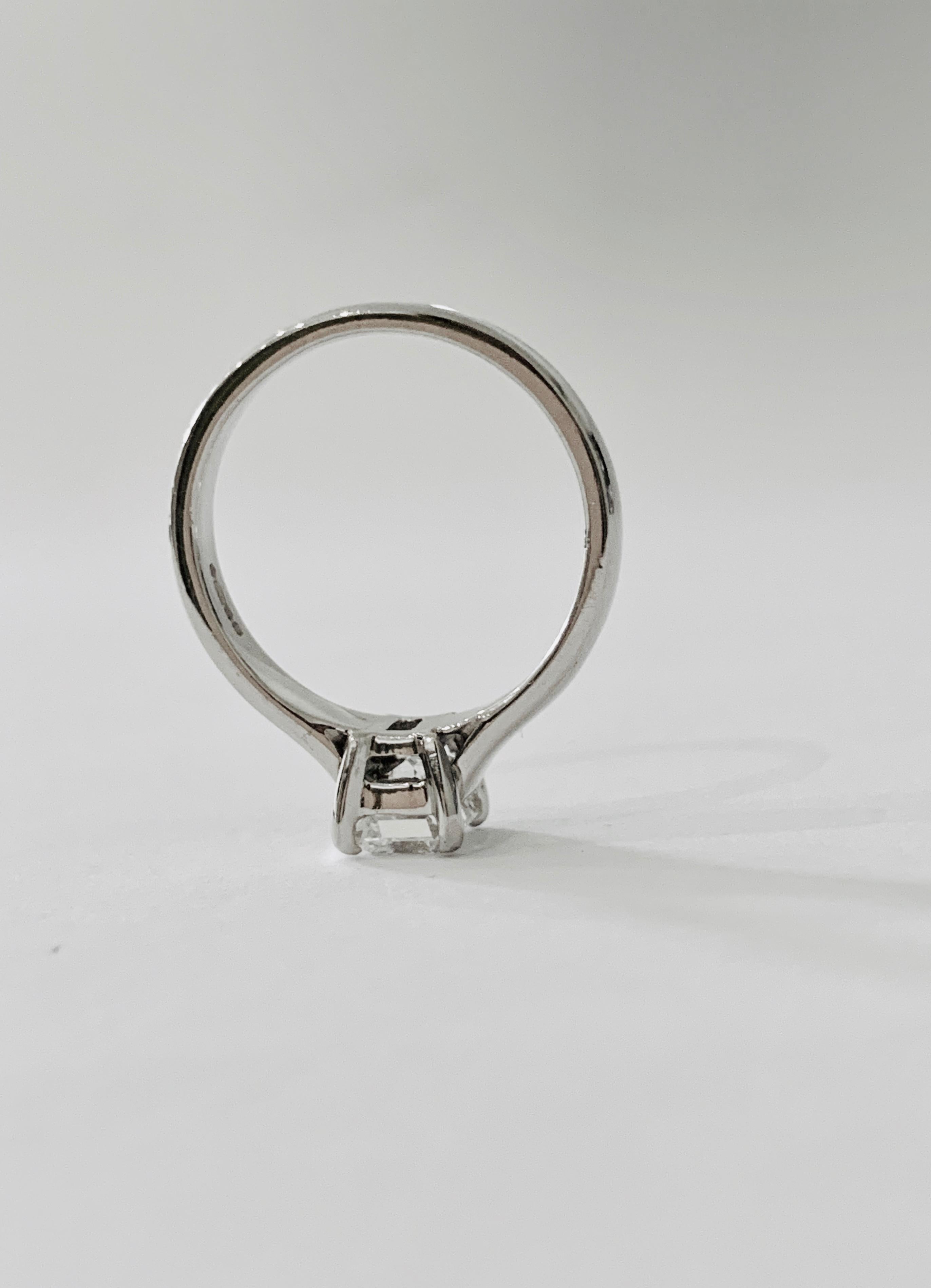 GIA Certified 1.02 Carat Emerald Cut Diamond Platinum Ring For Sale 2