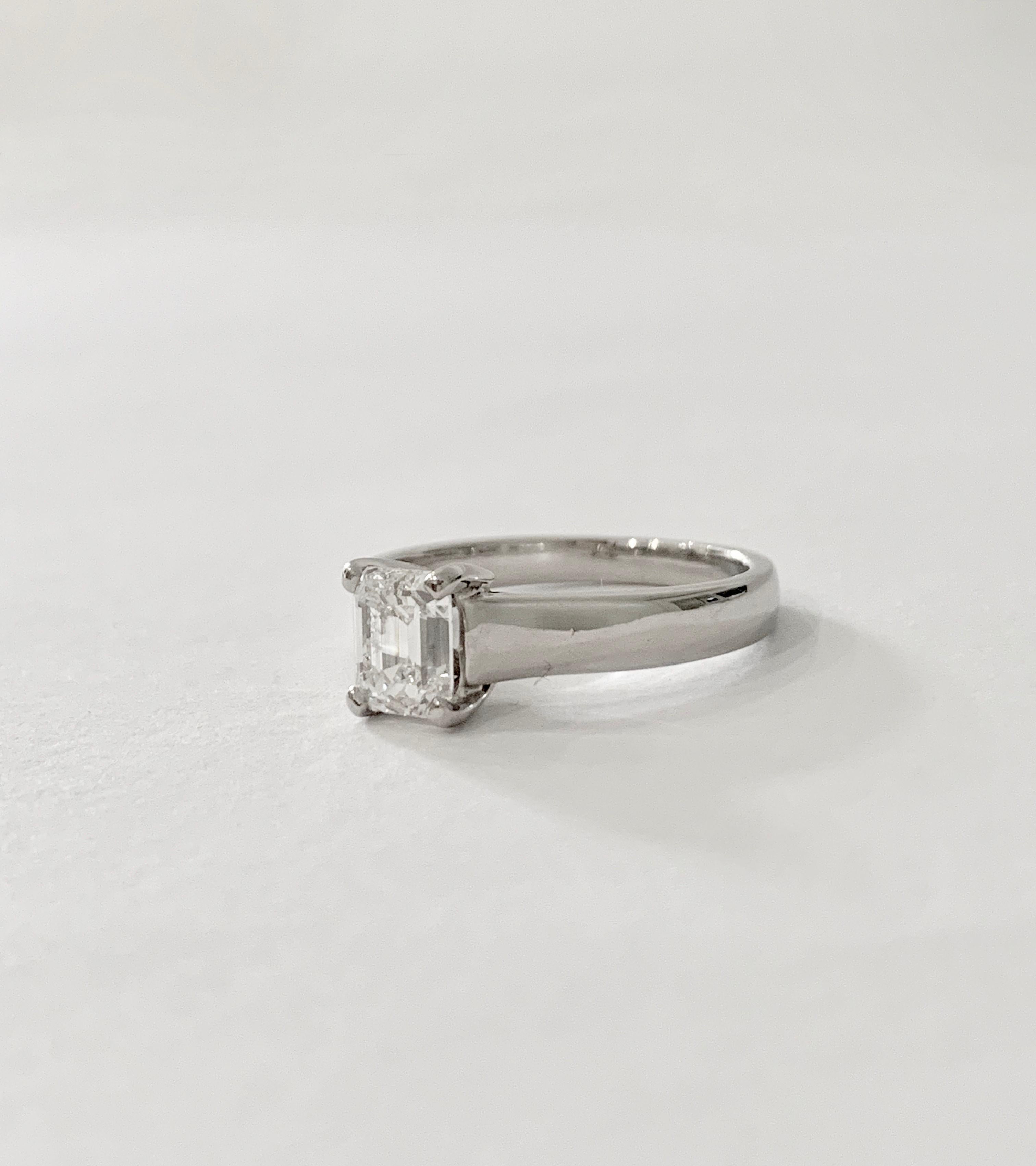 GIA Certified 1.02 Carat Emerald Cut Diamond Platinum Ring For Sale 4