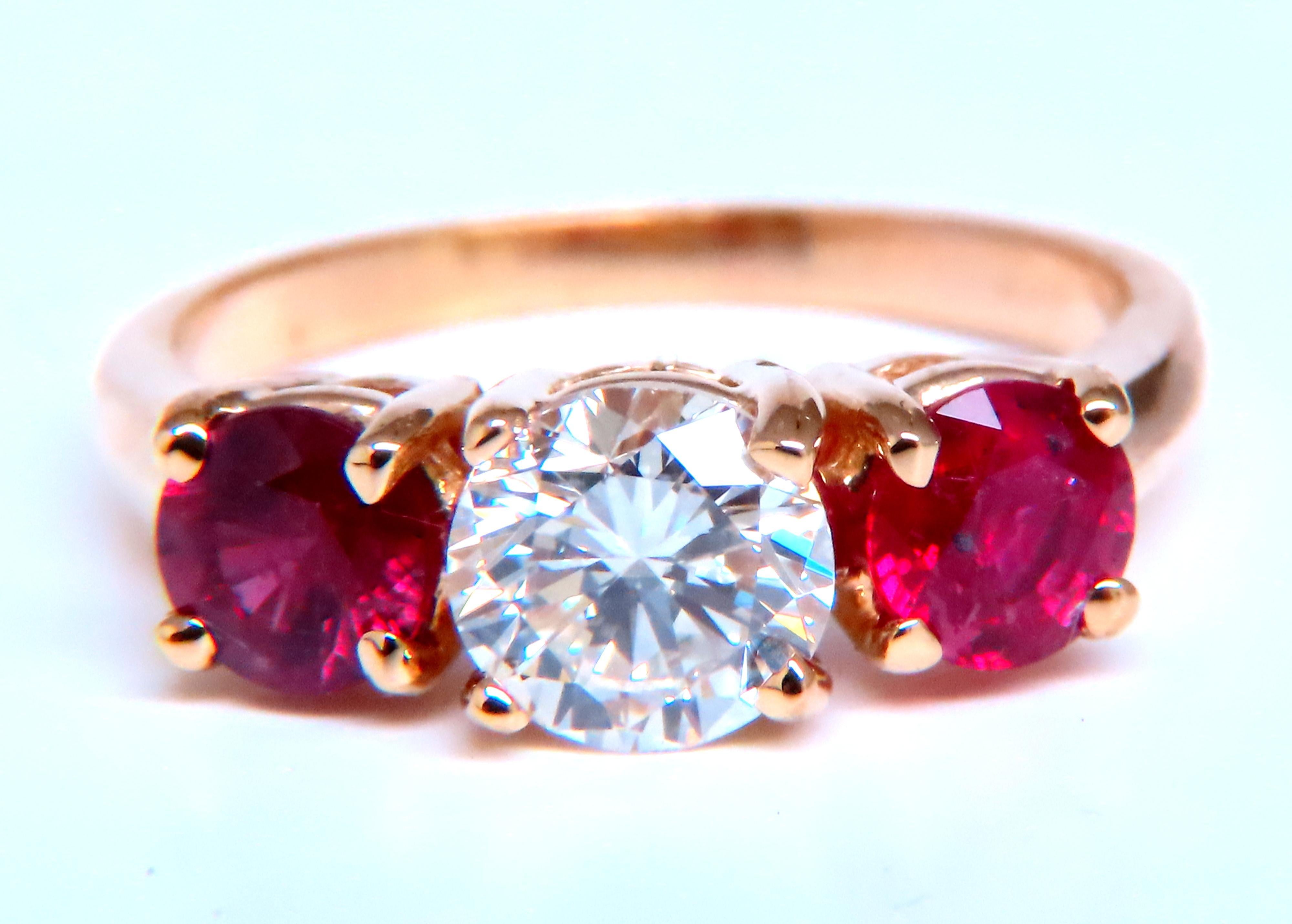 Moderno Anello con diamante rotondo naturale certificato GIA da 1,02ct e rubino 14kt 43552 in vendita
