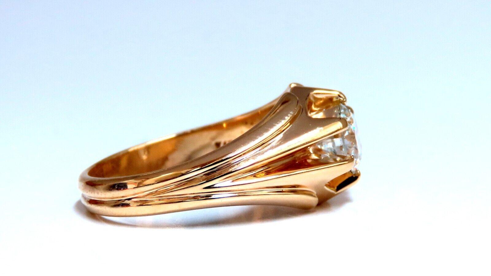 Anello con diamante solitario da 1,02 carati certificato GIA.

Rapporto numero 6213187765

Colore I, purezza SI2 e buon taglio.

Nessuna fluorescenza.

Montata in forma di solitario

14kt 7,7 g

Taglia 9.5 e possiamo ridimensionarla.

L'anello è