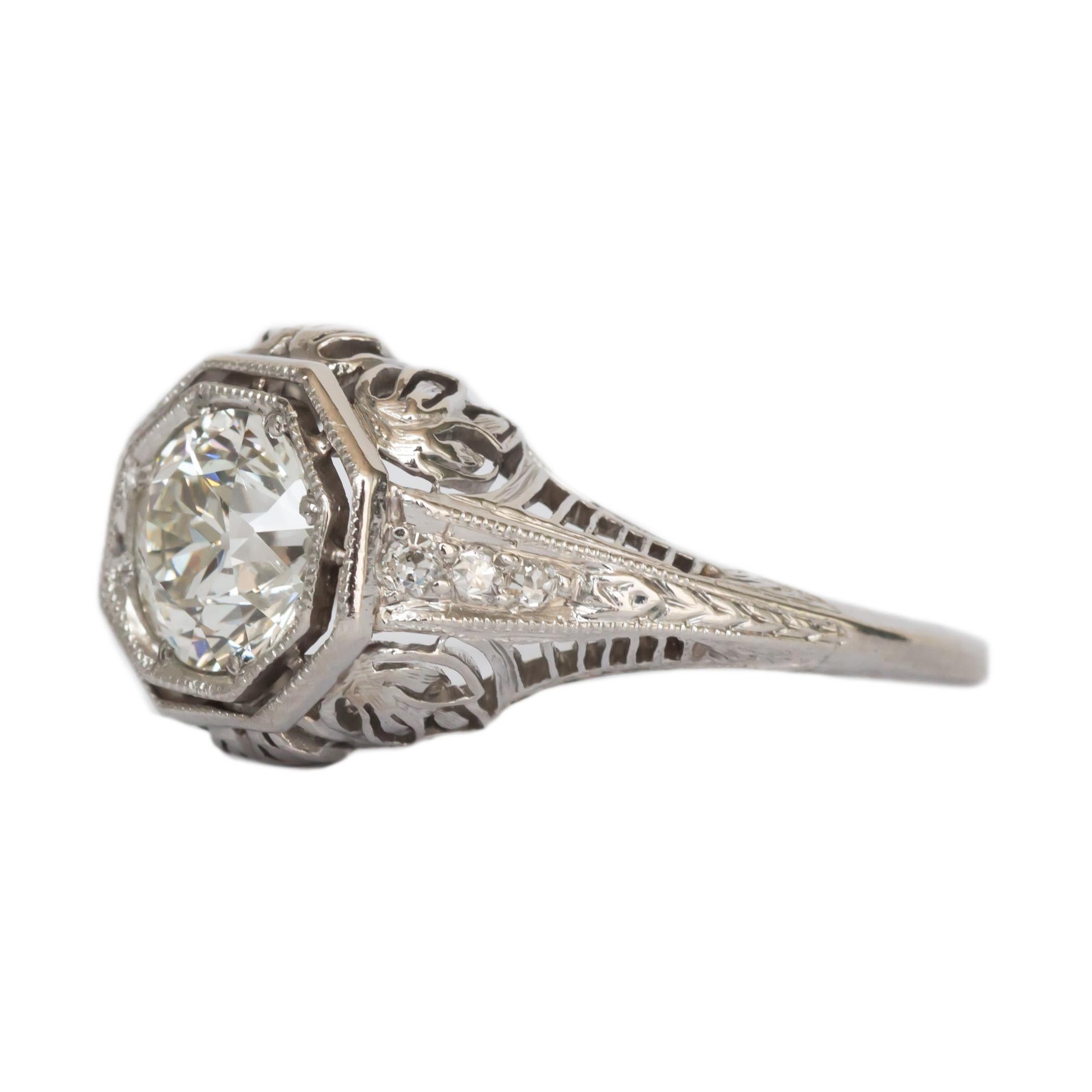 Détails de l'article : 
Taille de l'anneau : 6.25
Type de métal : Platine [Testé et poinçonné]
Poids : 3,5 grammes

Détails du diamant central
Diamant central GIA - Rapport n° 2205507441
Forme : Vieux brillant européen
Poids en carats : 1,03