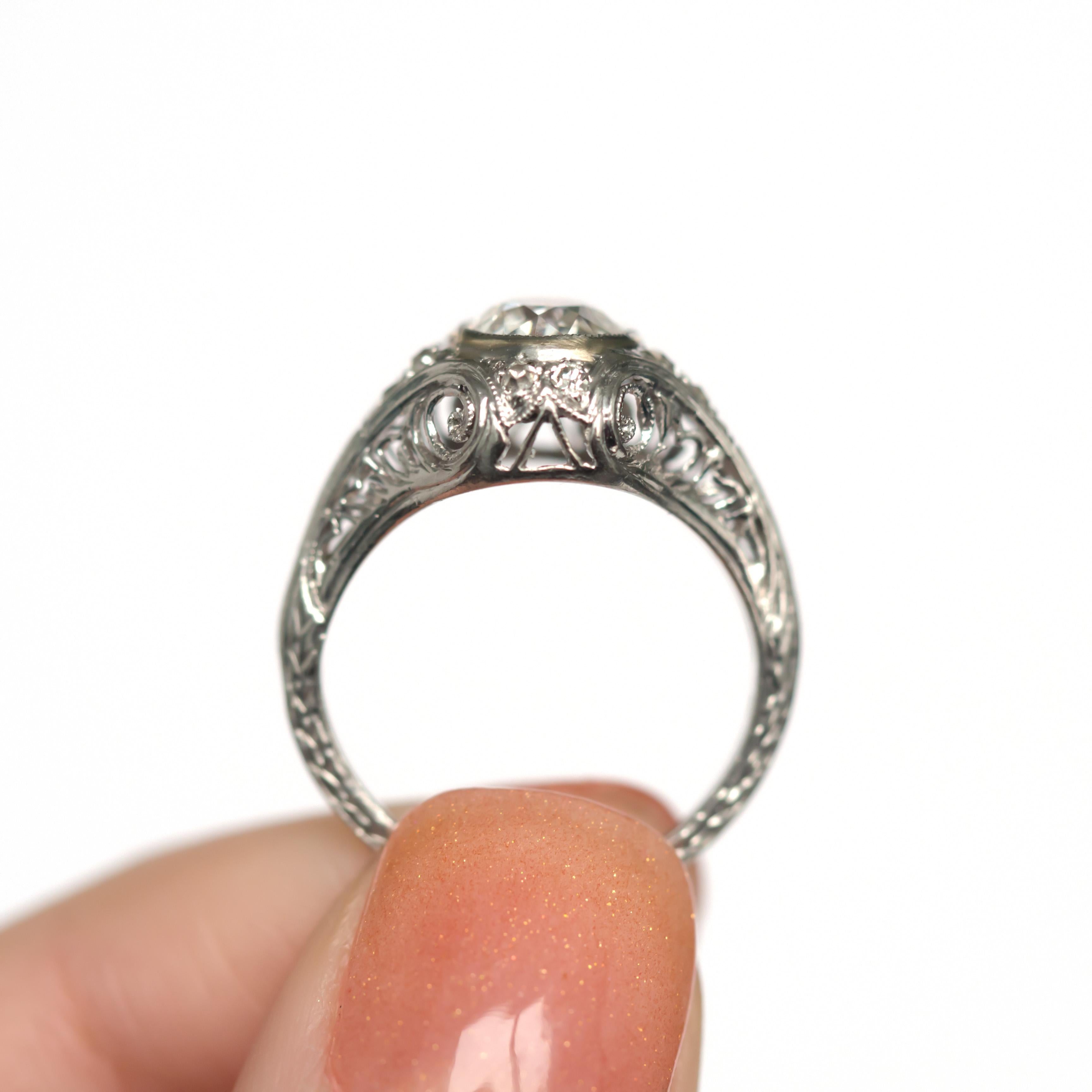 GIA Certified 1.03 Carat Diamond Platinum Engagement Ring In Good Condition For Sale In Atlanta, GA