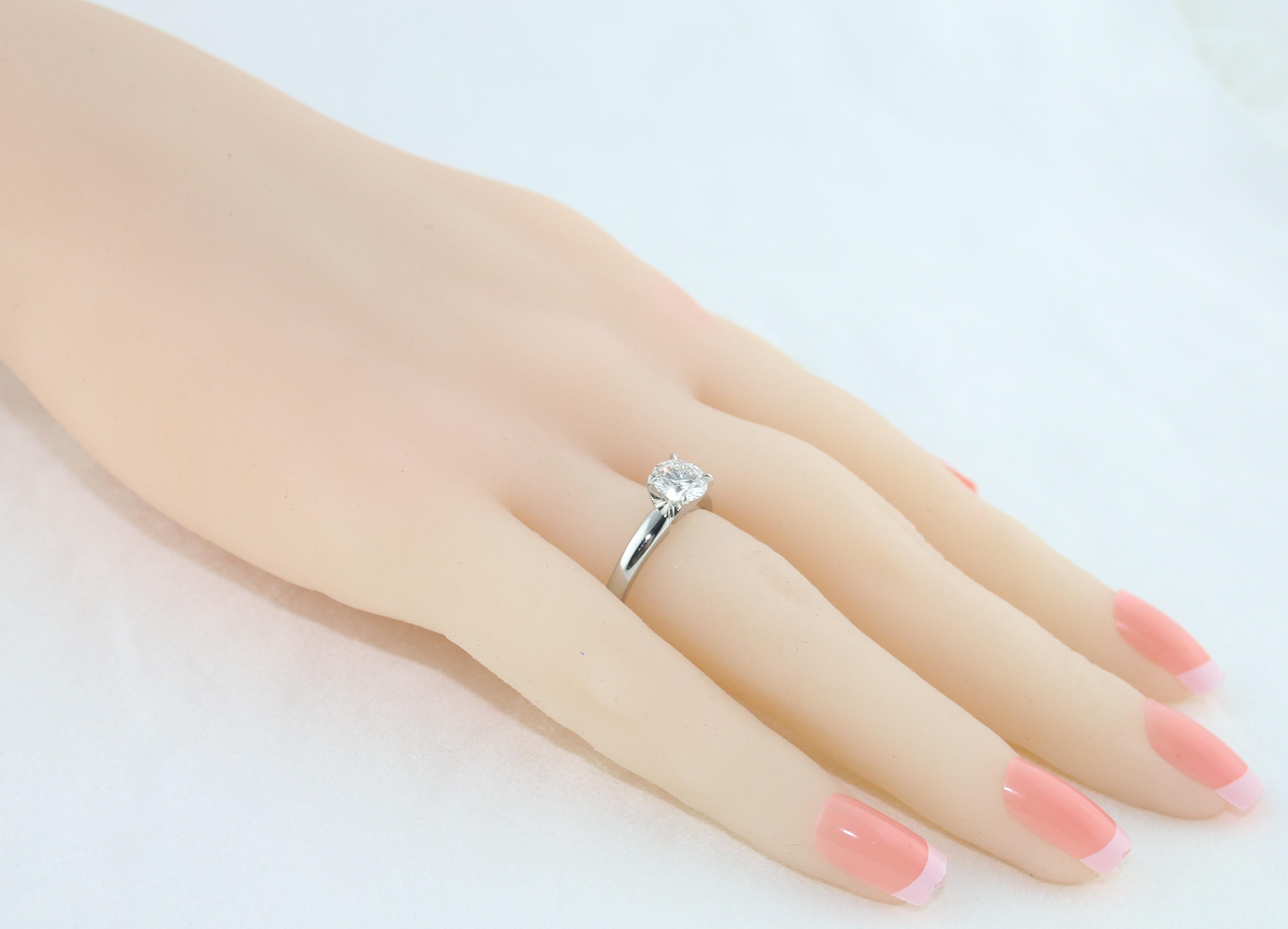 Bague de fiançailles en platine avec diamant rond de 1,03 carat F VVS2 certifié par le GIA Neuf - En vente à New York, NY