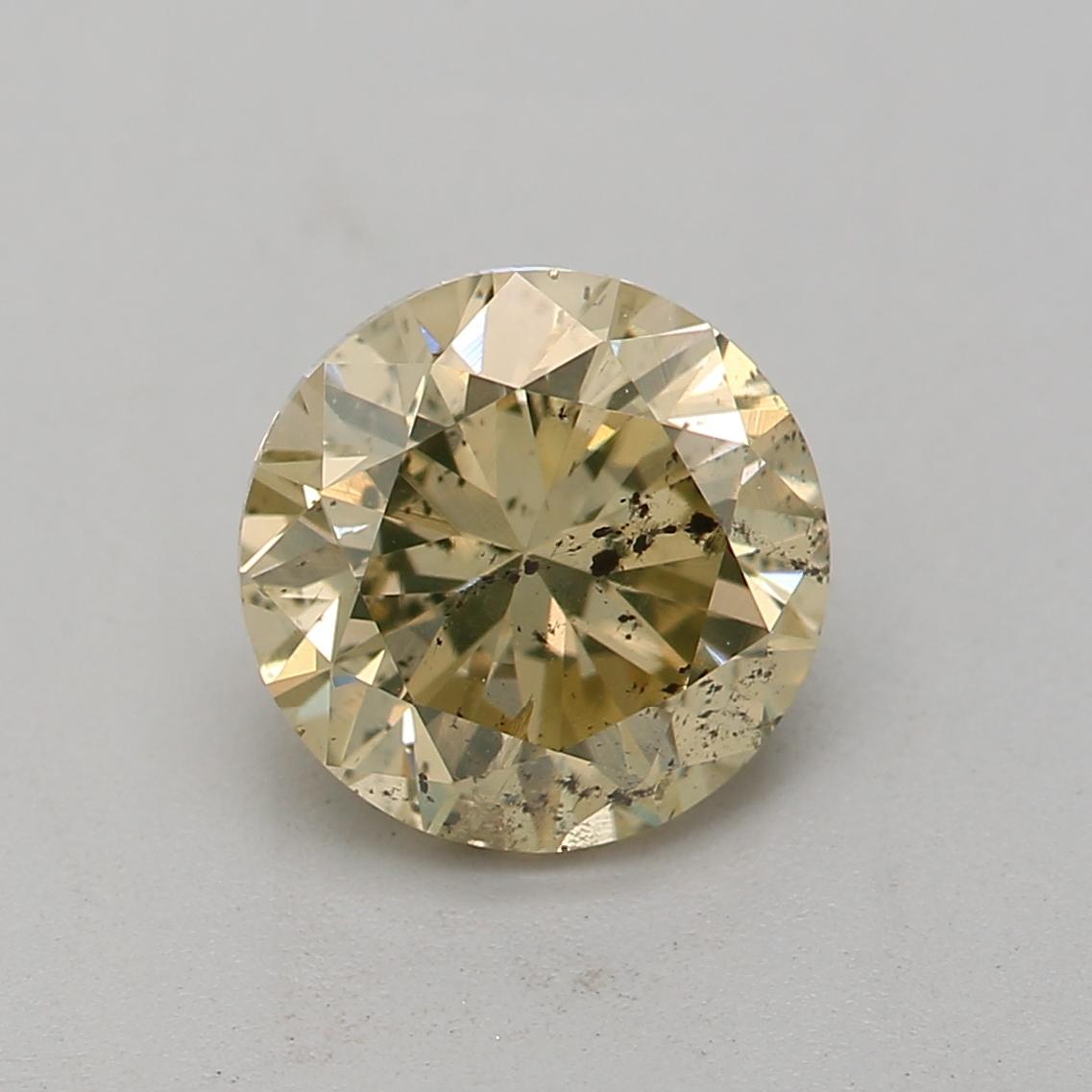 Certificato: GIA 
Numero del rapporto: 6431899239
Forma e taglio: Rotondo
Peso in carati: 1,03 carati
Misure: 6,18 x 6,24 x 4,07 mm
Grado di colore: Giallo brunastro fantasia

CARATTERISTICHE DEL DIAMANTE:

Questo diamante giallo bruno fantasia
