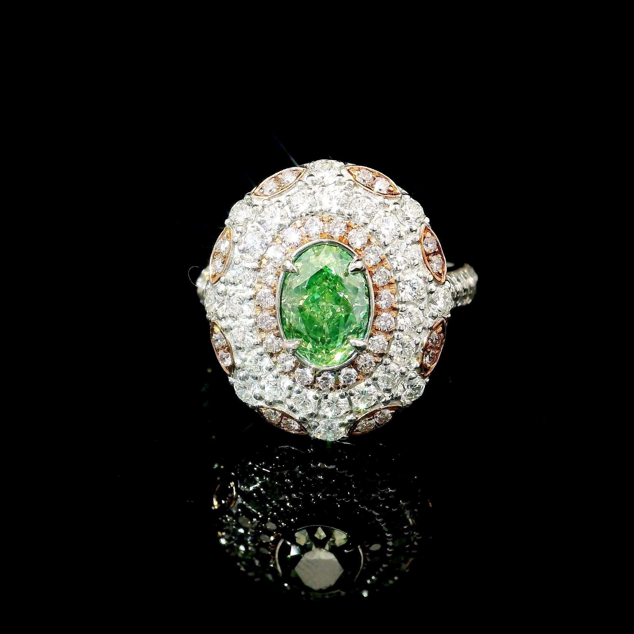 Bague en or blanc 18kt avec diamants
  
  Couleur de l'or et carat : Or blanc 18kt
  Poids : 6.04 grammes
  
  Ensemble avec...
  Type de pierre : Diamants
  Forme : Ovale
  Carat : 1,03 ct 
  Couleur : Jaune verdâtre fantaisie
  Clarté : SI2

 
