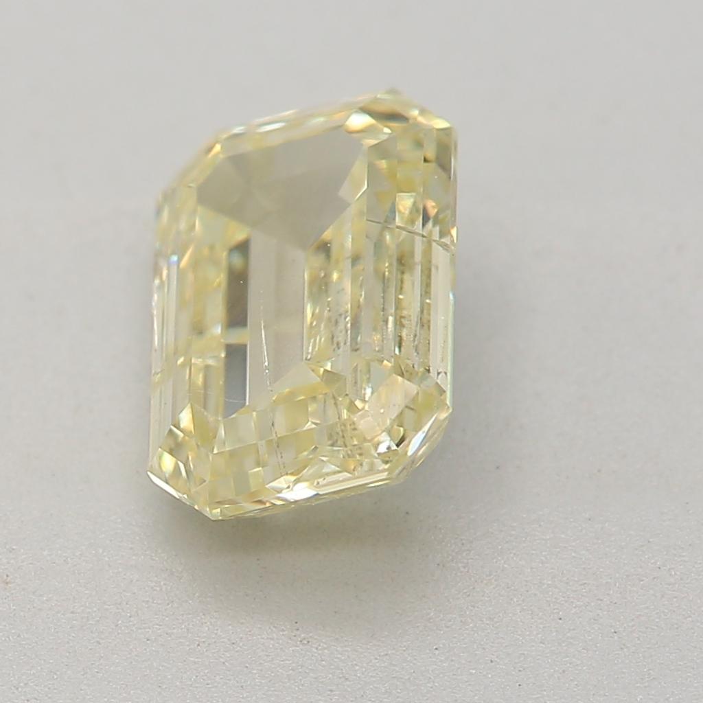 Zertifikat: GIA
Berichtsnummer: 2247215962
Form und Schliff: Smaragd
Karatgewicht: 1.03 Karat
Abmessungen: 6,88*4,85*3,04 mm
Farbtyp: Fancy hellgelb 

MERKMALE DES DIAMANTEN:

Unser hellgelber Fancy-Diamant zeichnet sich durch seinen zarten gelben