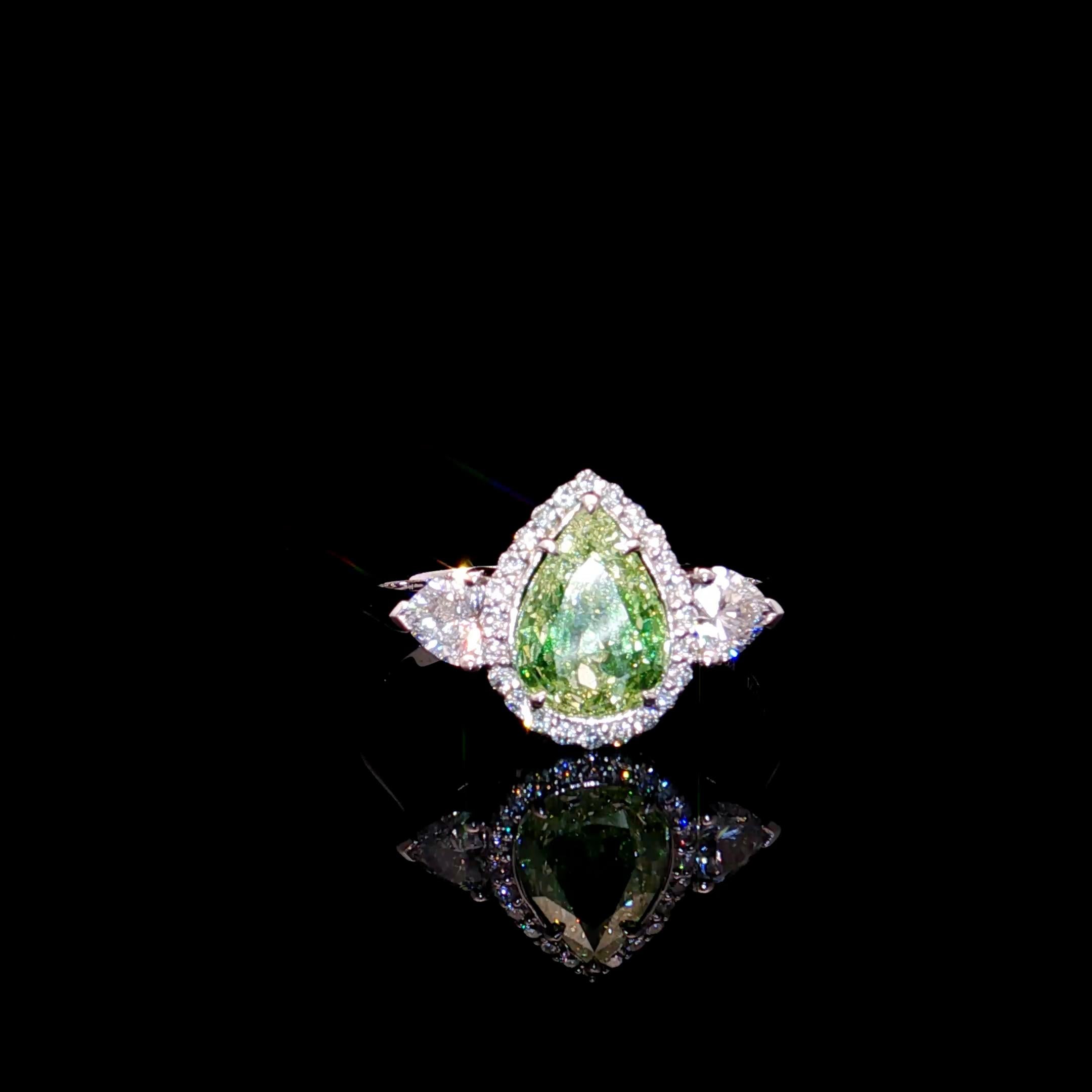 Anello con diamante SI1 certificato GIA da 1,03 carati Fancy Yellow Green In condizioni Nuovo in vendita a บางรัก, TH