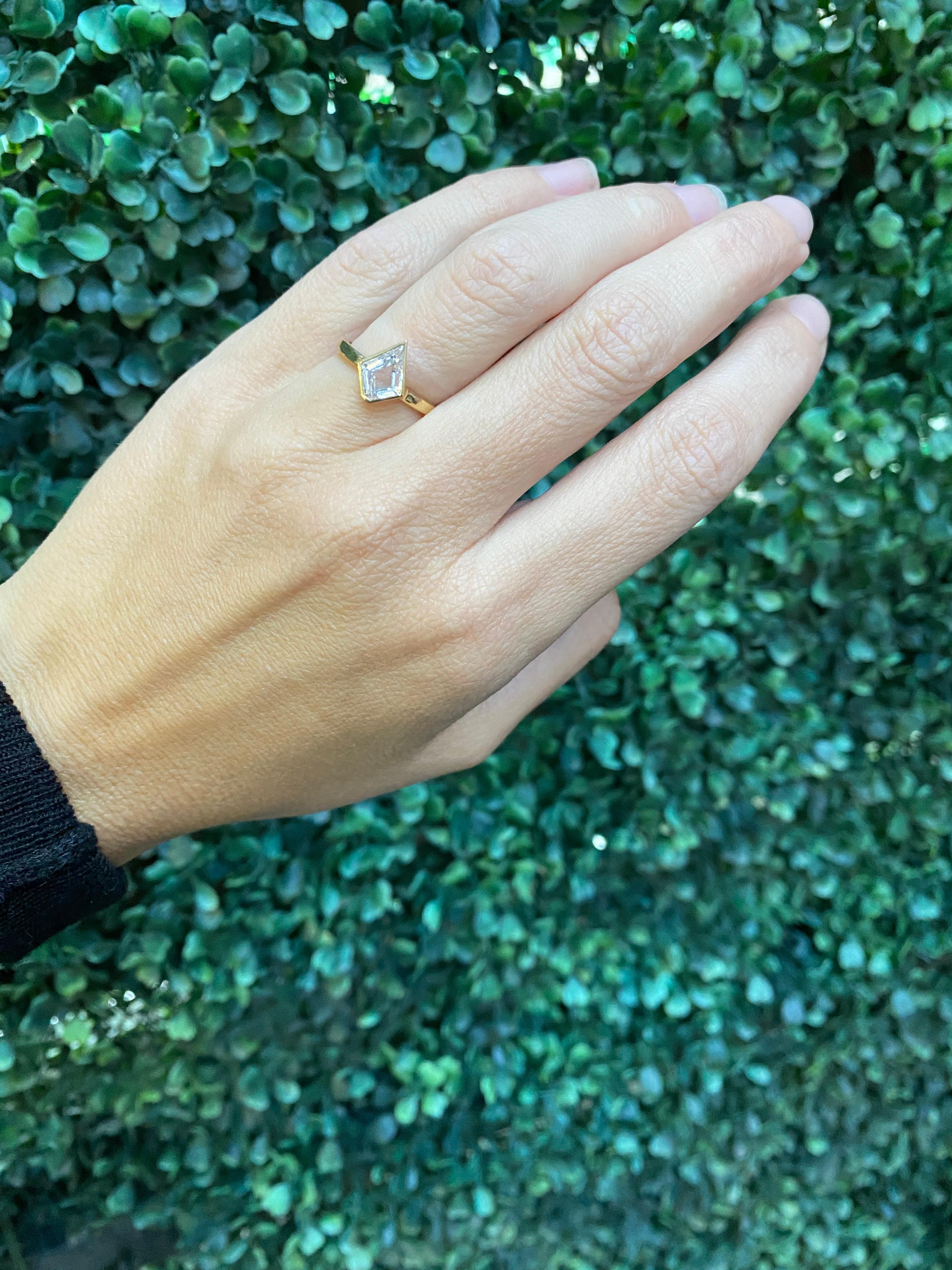 Women's or Men's GIA Certified 1.03 Carat Kite Shaped Natural Diamond Ring For Sale