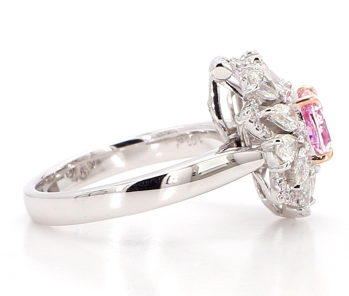 Bague en or 18 carats certifiée par la GIA et contenant un diamant rose léger de 1,03 carat en vente 1