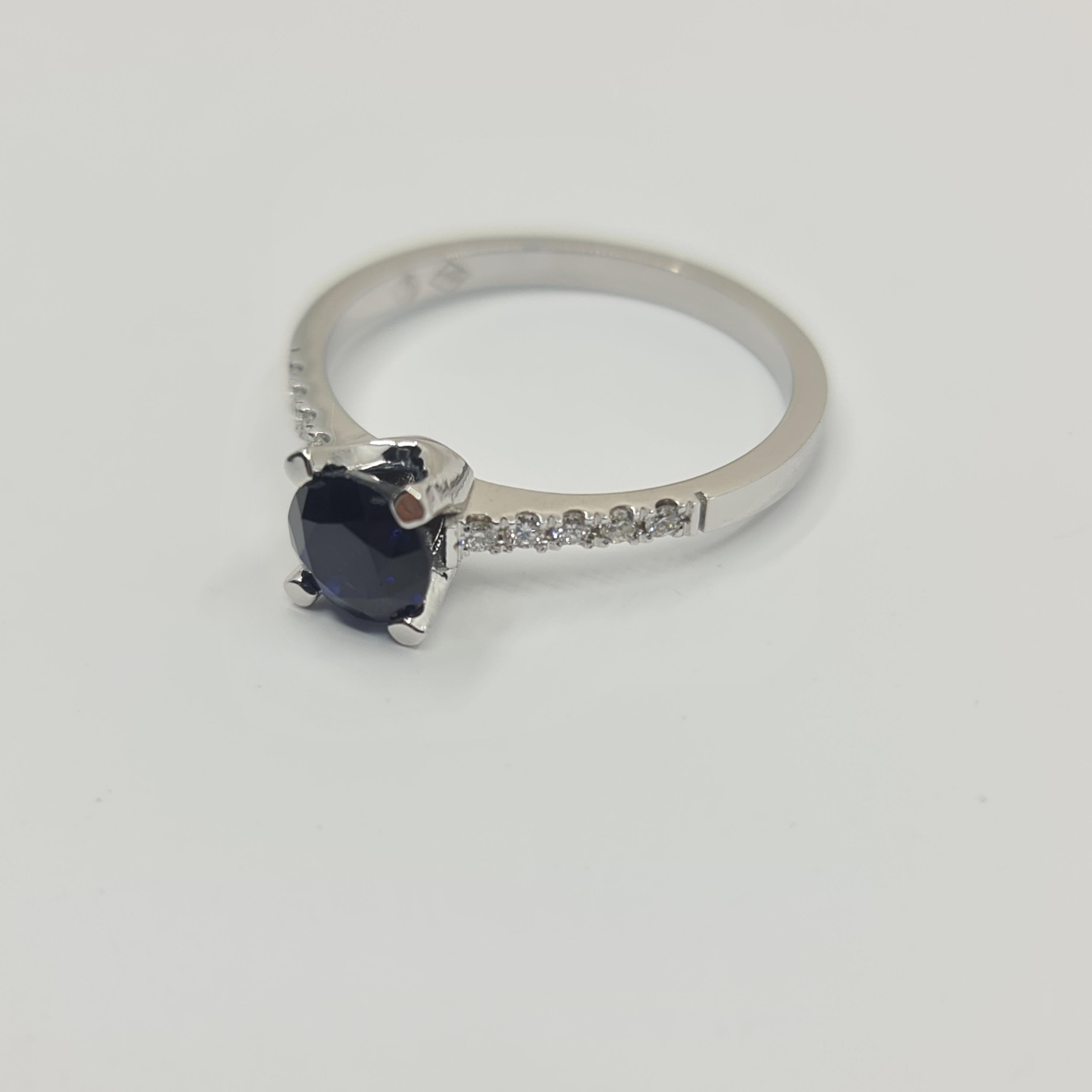 Modern GIA Certified 1.03 Carat Natural, not heated, Sapphire and Diamonds Ring For Sale