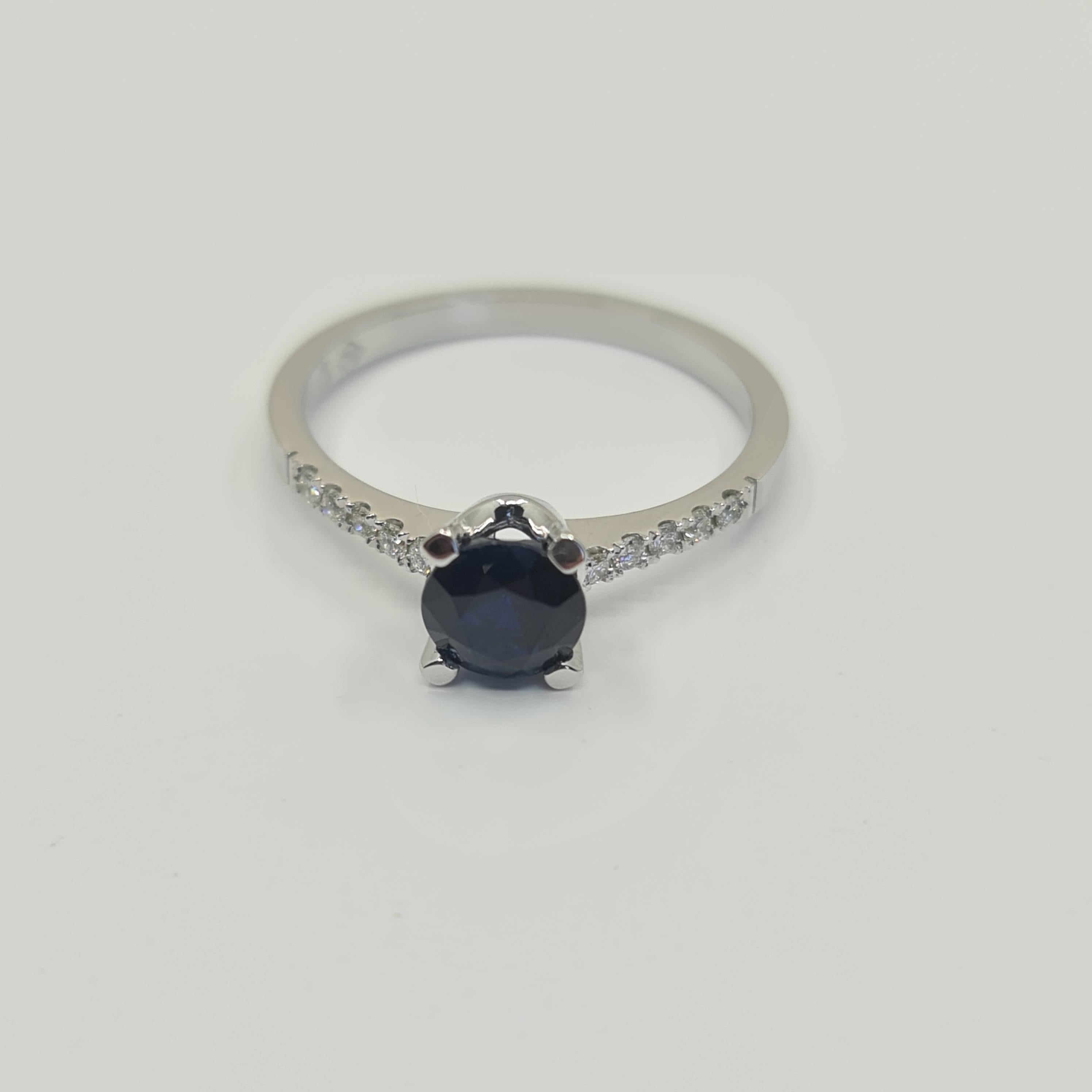 Brilliant Cut GIA Certified 1.03 Carat Natural, not heated, Sapphire and Diamonds Ring For Sale