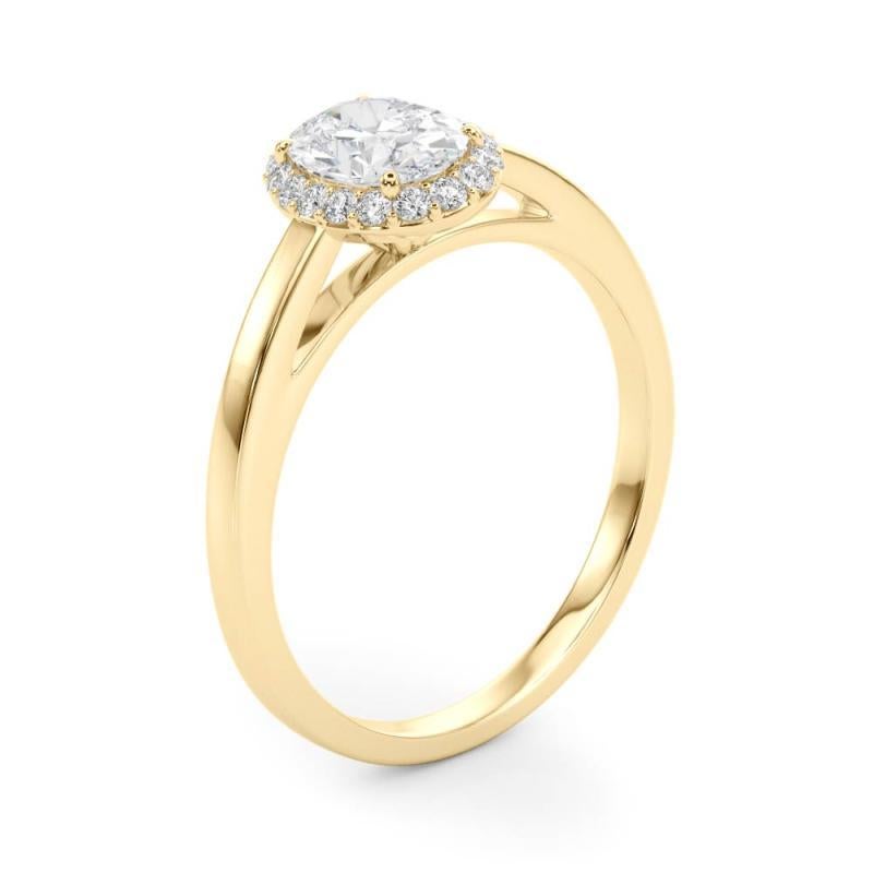 Donna Anello con diamante aureolato ovale certificato GIA da 1,03 carati in oro giallo 18 carati in vendita