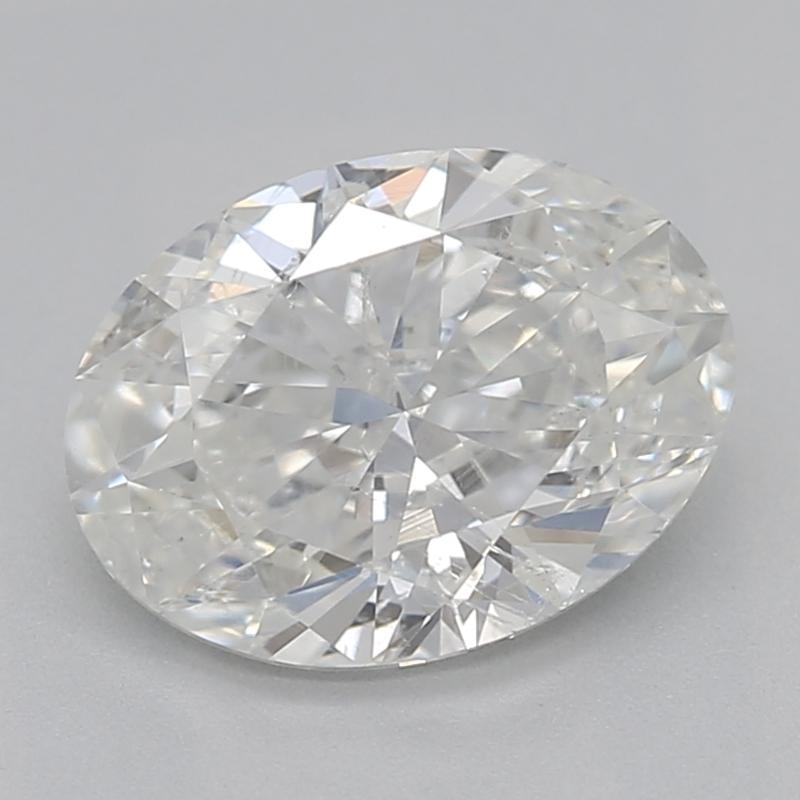 Realizzato a mano a New York, uno splendido anello con diamante che eleva l'Eleganza a nuove vette, mettendo in mostra un diamante ovale mozzafiato del peso di 1.03. Questo pezzo magistralmente realizzato presenta un'aureola di diamanti rotondi