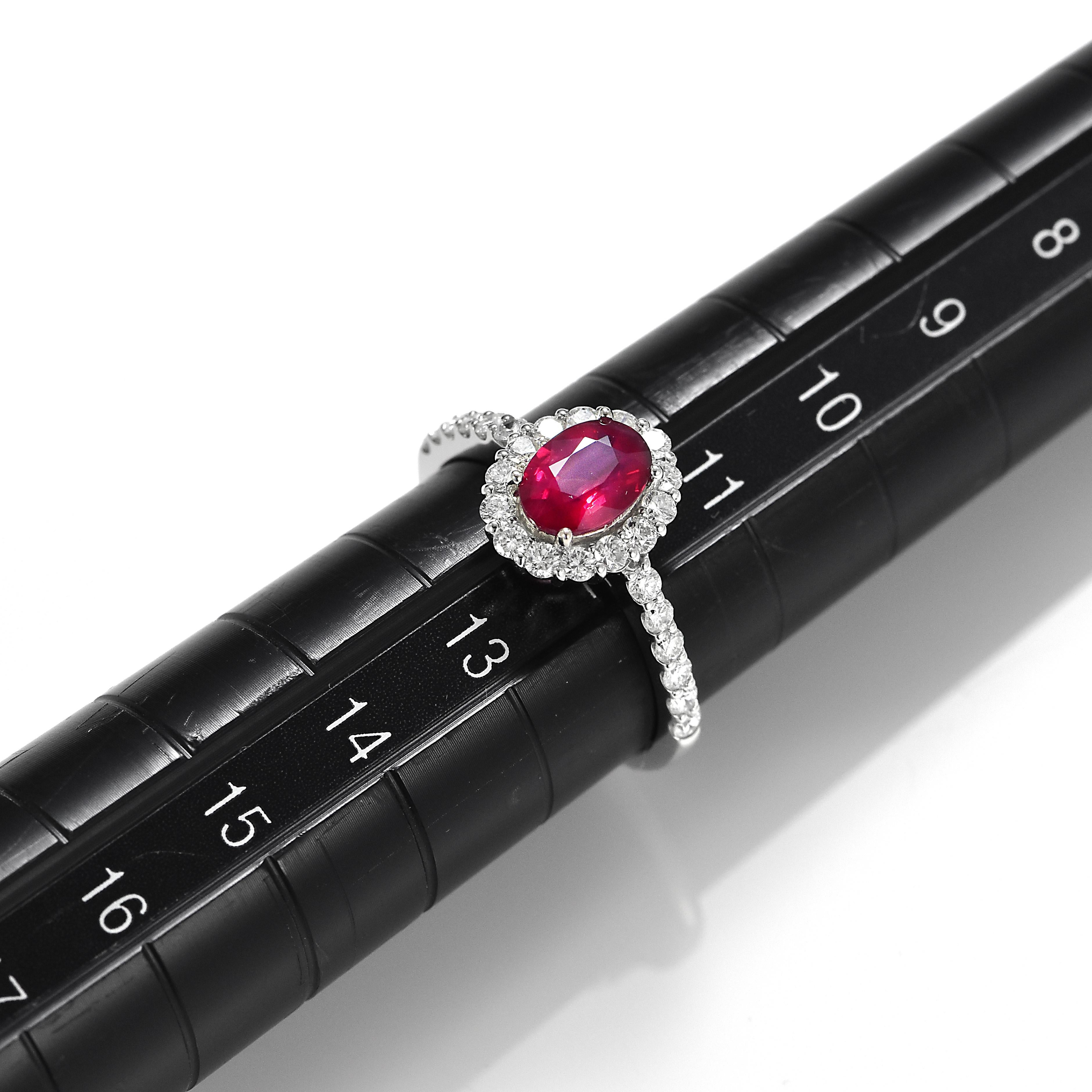 GIA Certified 1.03 Carat Pigeon's Blood Red Burmese Ruby Ring Made in Platinum For Sale 3