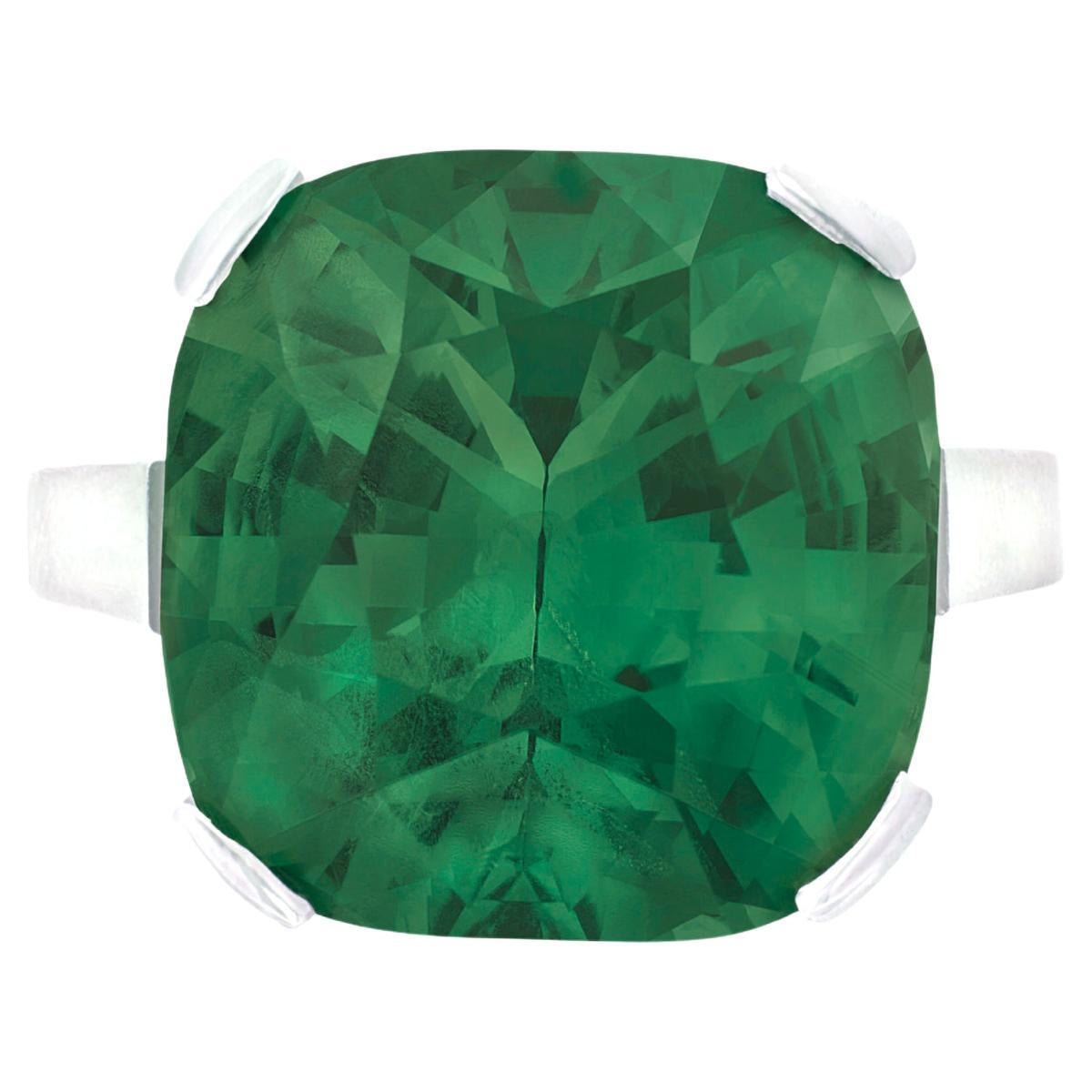 GIA Certified 10.30 Carat Cushion Colombian Emerald Solitaire Ring en venta