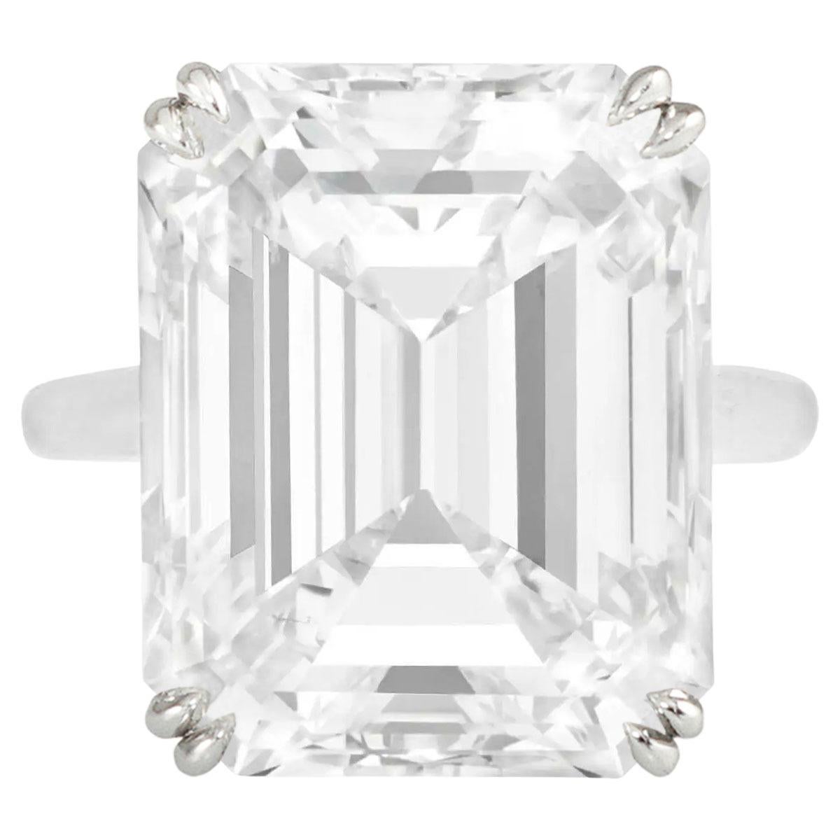 Taille émeraude Bague en platine certifiée GIA avec diamant taille émeraude de 10 carats en vente