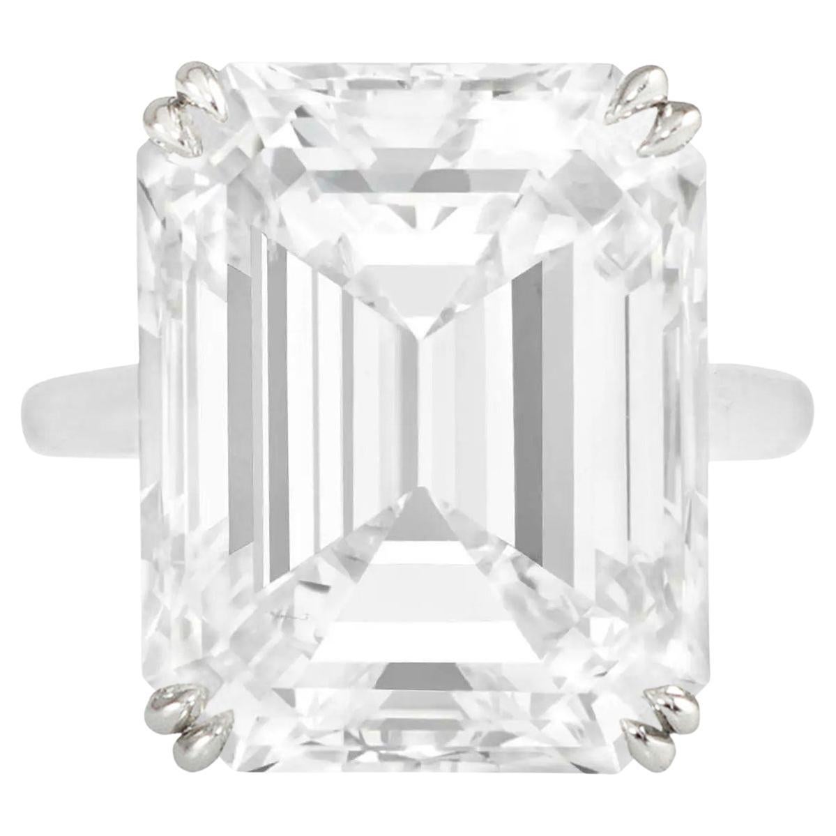 Bague en platine certifiée GIA avec diamant taille émeraude de 10 carats