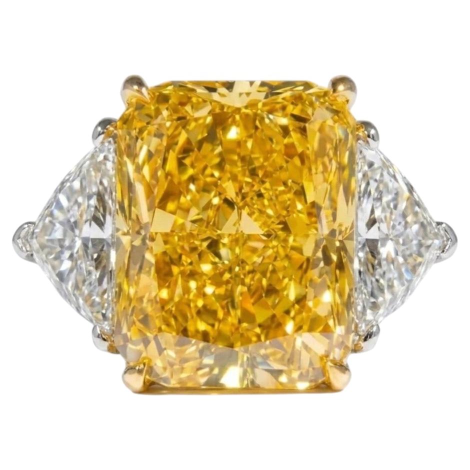 Anillo con un diamante de 10,31 quilates, de color amarillo intenso «Fancy», certificado por el GIA en venta