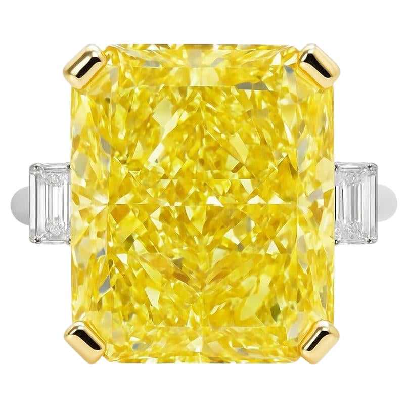 Bague en diamant jaune élégant de 10.34 carat certifié par le GIA en vente