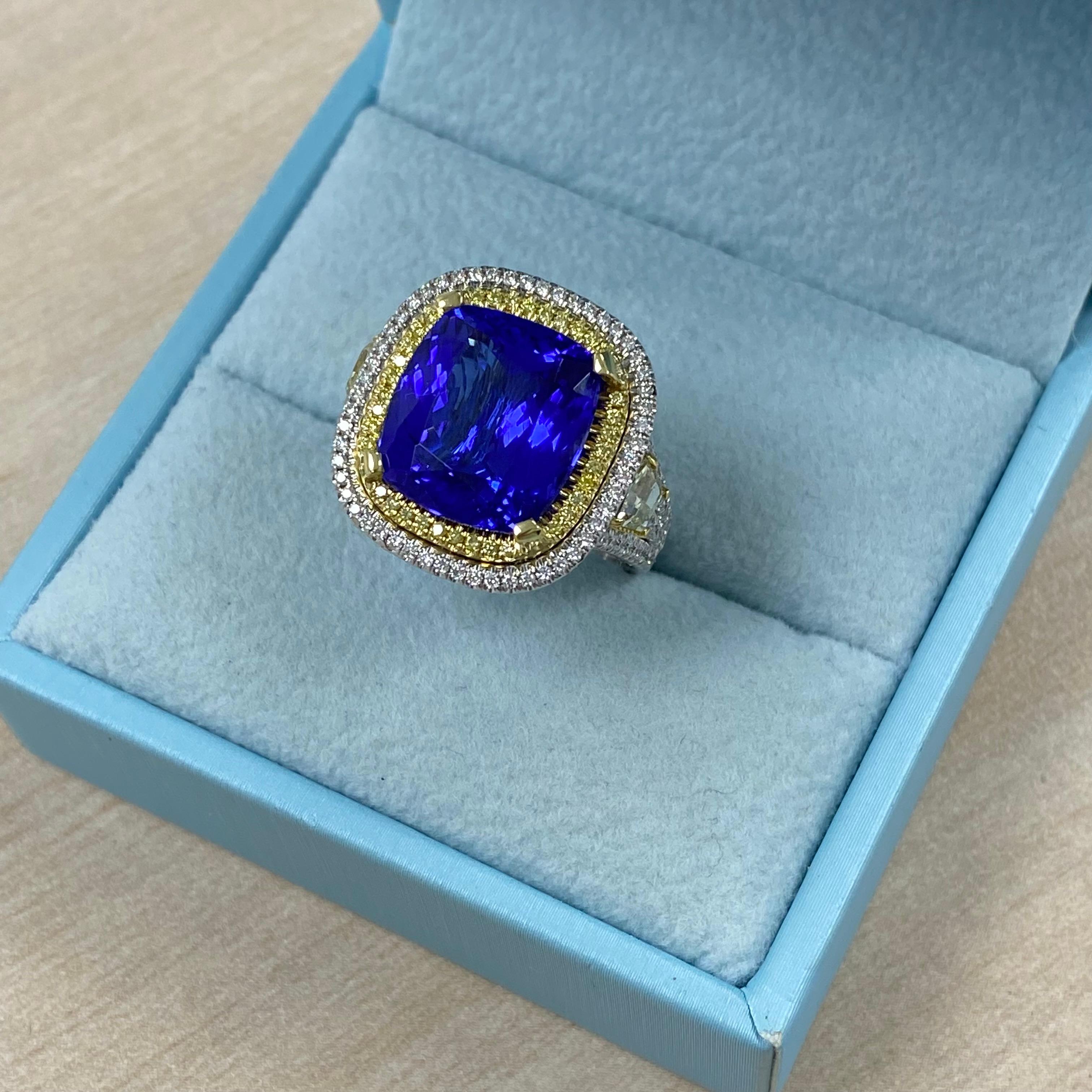 GIA Certified 10.34 Ctw Cushion Tanzanite Diamond Ring Halo 14K White Gold en vente 4