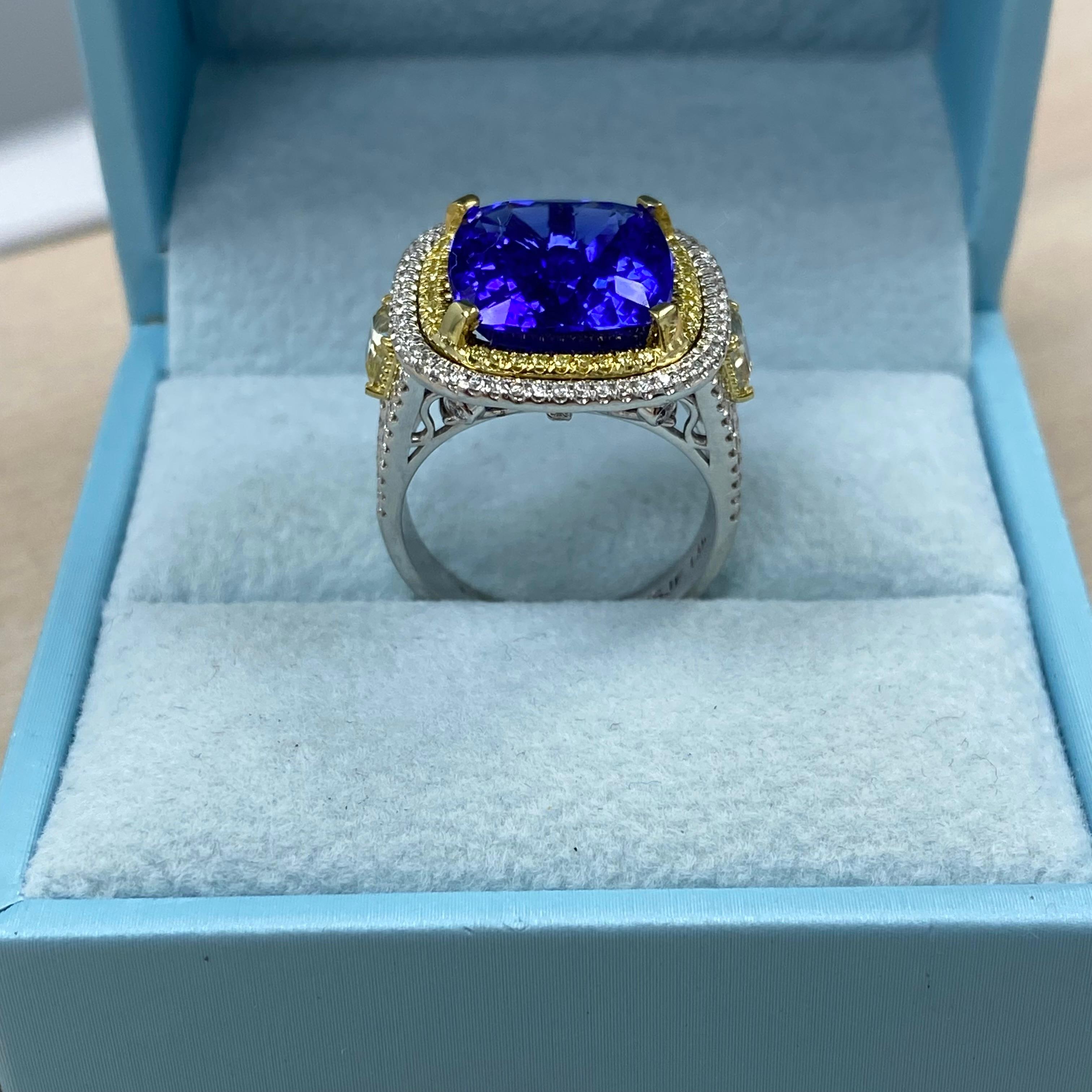 GIA Certified 10.34 Ctw Cushion Tanzanite Diamond Ring Halo 14K White Gold en vente 3