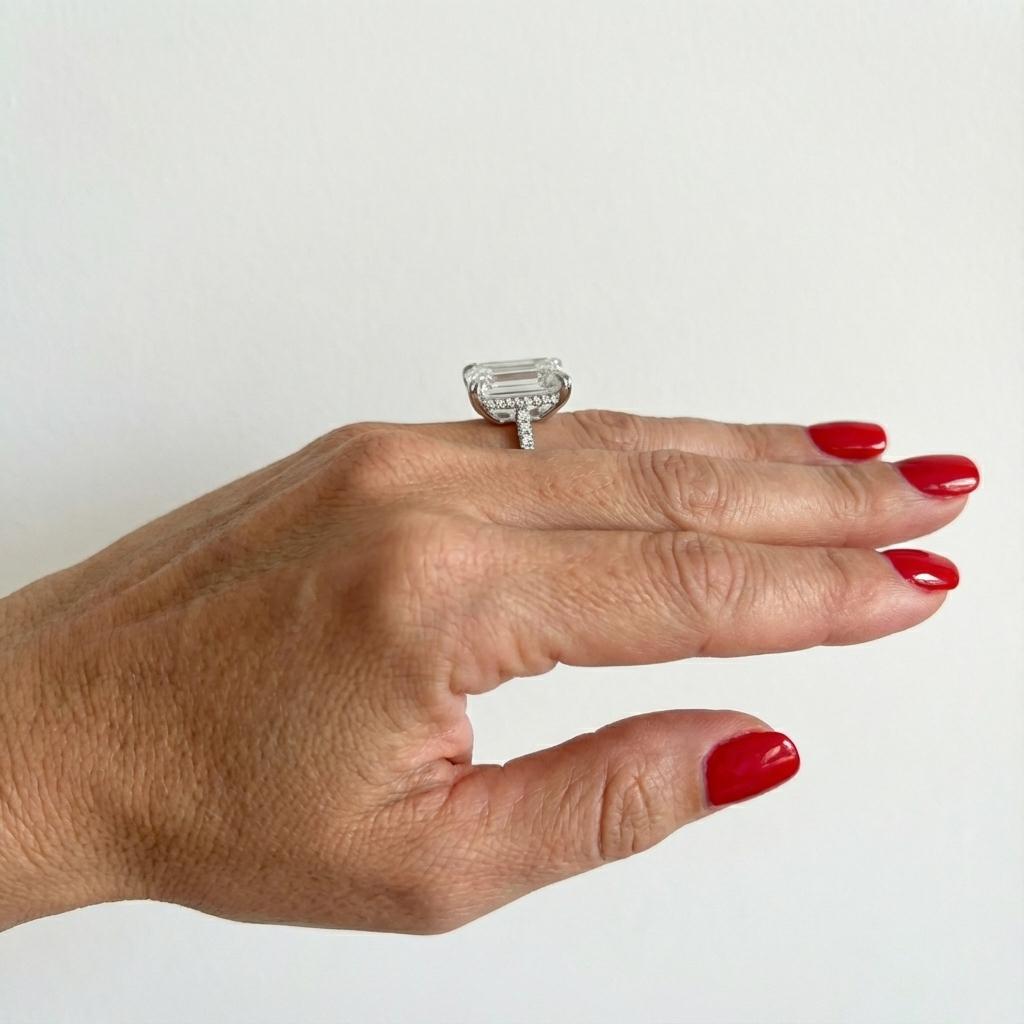 Contemporain Bague en diamant certifié GIA de 10,38 carats G/VS2 taille émeraude en vente