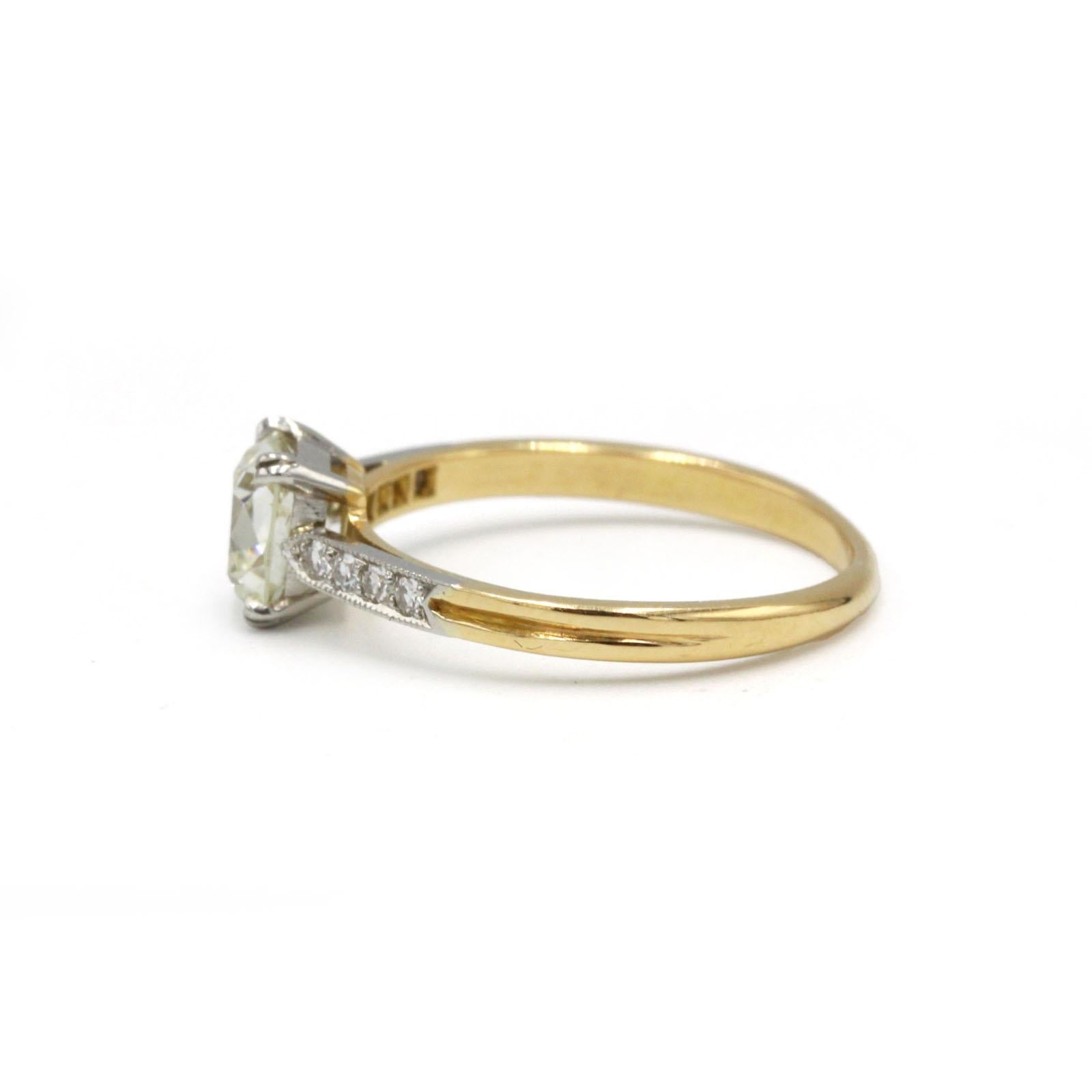 GIA Certified 1.03ct Old Mine Cut Diamond Solitaire Ring in 18K Gold Bon état - En vente à MONTMORENCY, FR